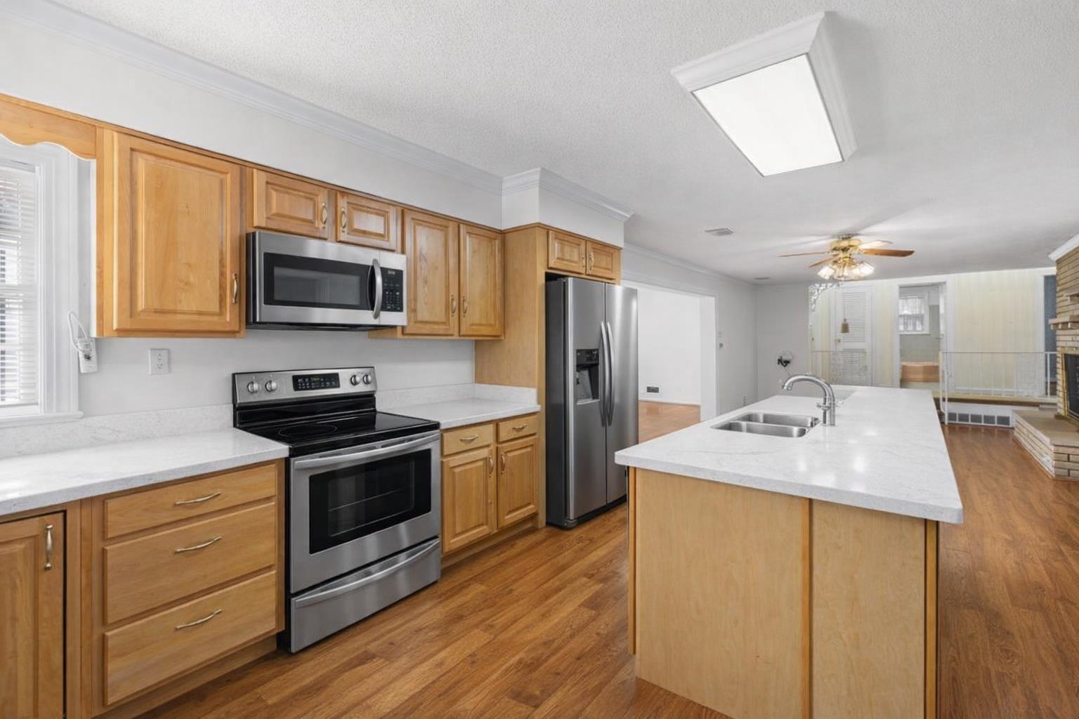 1424 College Drive, Owensboro, Kentucky 42301, 3 Bedrooms Bedrooms, ,2 BathroomsBathrooms,Single Family Residence,For Sale,College Drive,93803