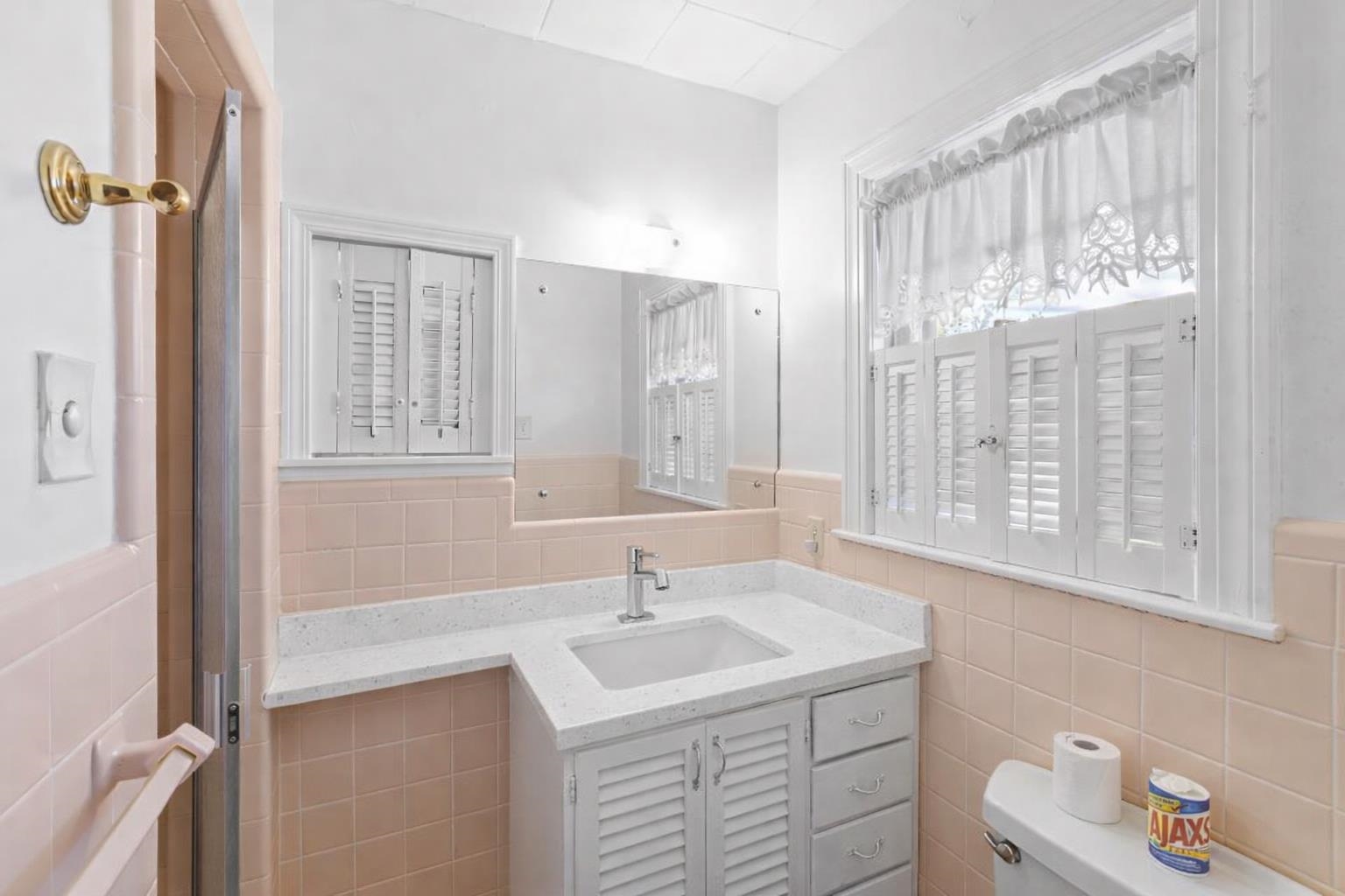 1424 College Drive, Owensboro, Kentucky 42301, 3 Bedrooms Bedrooms, ,2 BathroomsBathrooms,Single Family Residence,For Sale,College Drive,93803