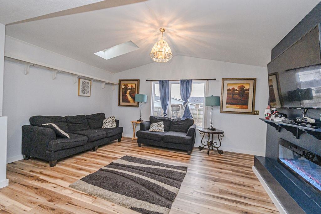 3418 Queens Way, Owensboro, Kentucky 42301, 3 Bedrooms Bedrooms, ,2 BathroomsBathrooms,Single Family Residence,For Sale,Queens Way,93820