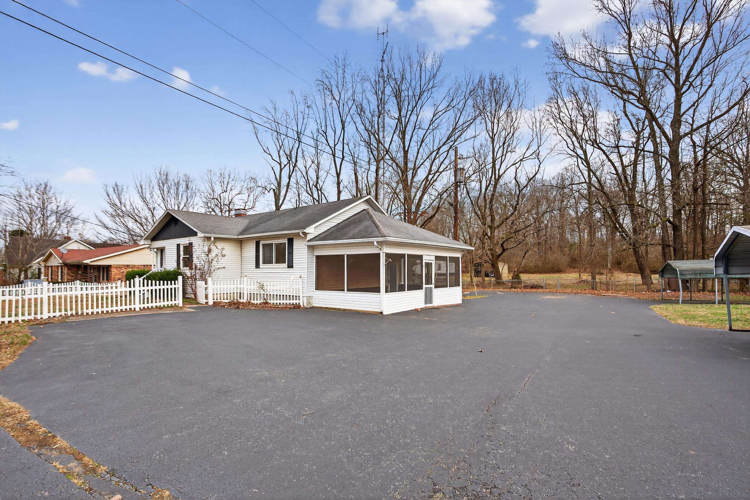 508 Mose Rager Blvd, Drakesboro, Kentucky 42337, 4 Bedrooms Bedrooms, ,2 BathroomsBathrooms,Single Family Residence,For Sale,Mose Rager Blvd,93828