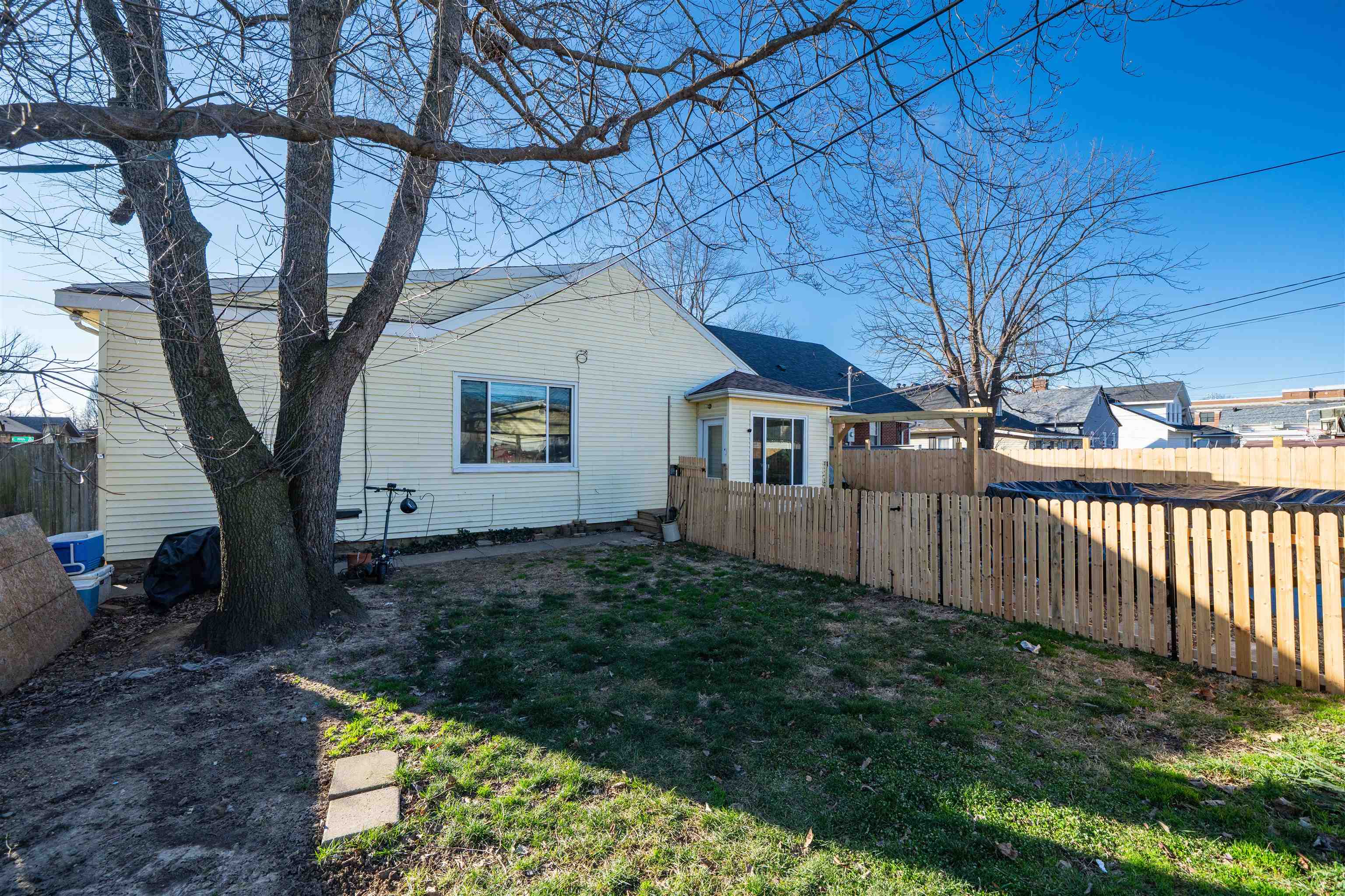 103 West 19th St, Owensboro, Kentucky 42303, 3 Bedrooms Bedrooms, ,2 BathroomsBathrooms,Single Family Residence,For Sale,West 19th St,93831