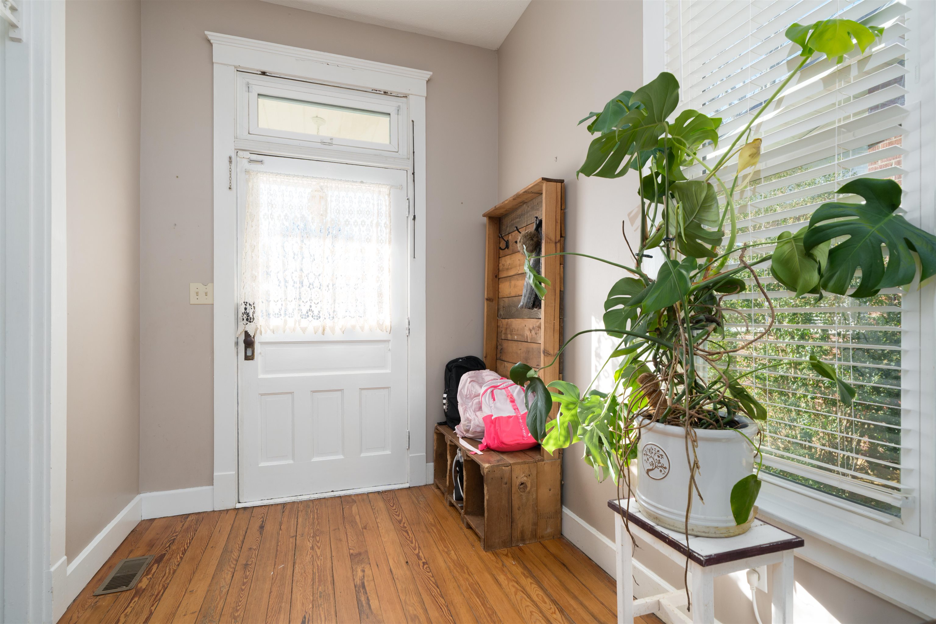 103 West 19th St, Owensboro, Kentucky 42303, 3 Bedrooms Bedrooms, ,2 BathroomsBathrooms,Single Family Residence,For Sale,West 19th St,93831