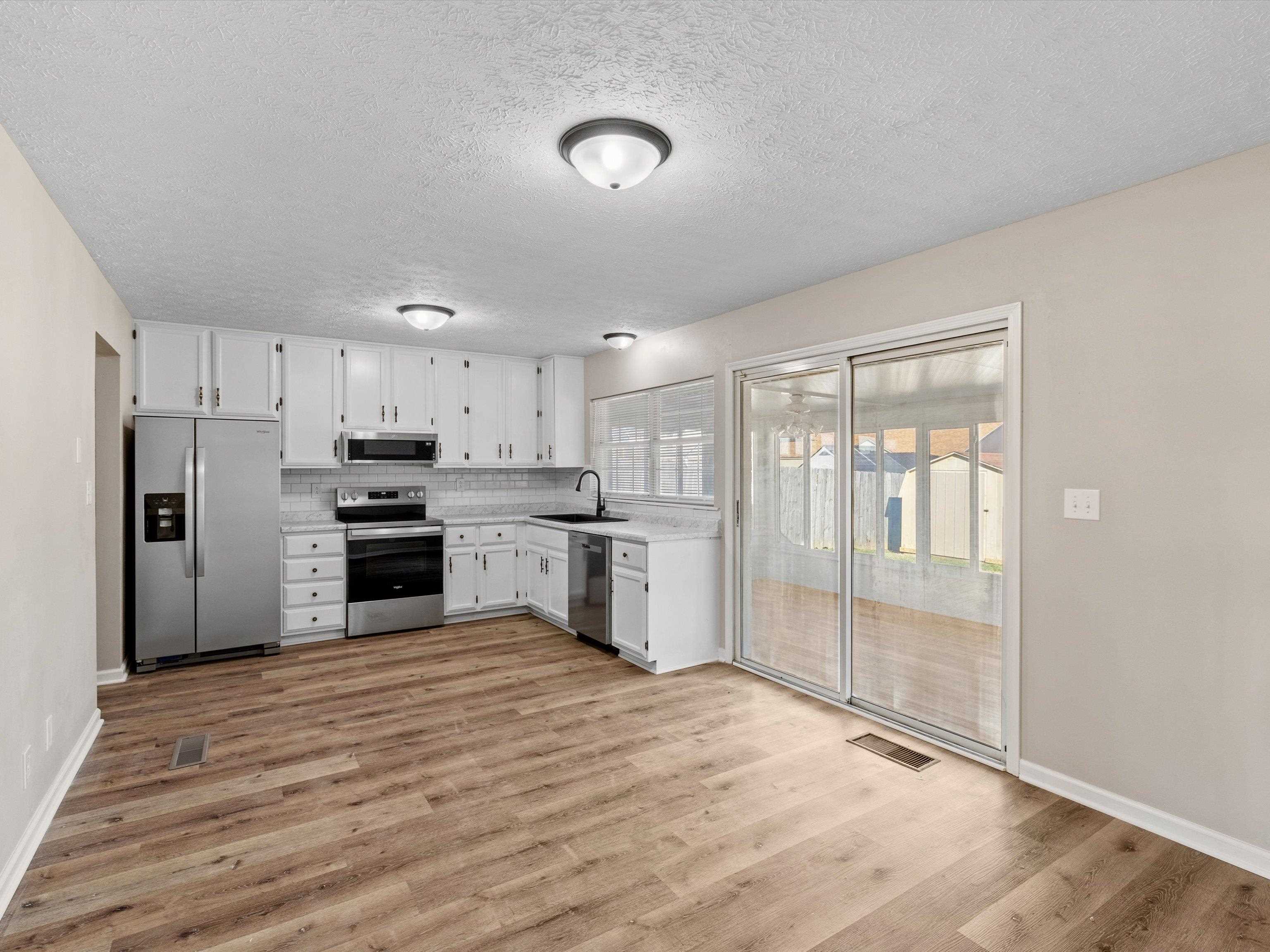 845 Mary Lou Ct, Owensboro, Kentucky 42303, 3 Bedrooms Bedrooms, ,2 BathroomsBathrooms,Single Family Residence,For Sale,Mary Lou Ct,93832