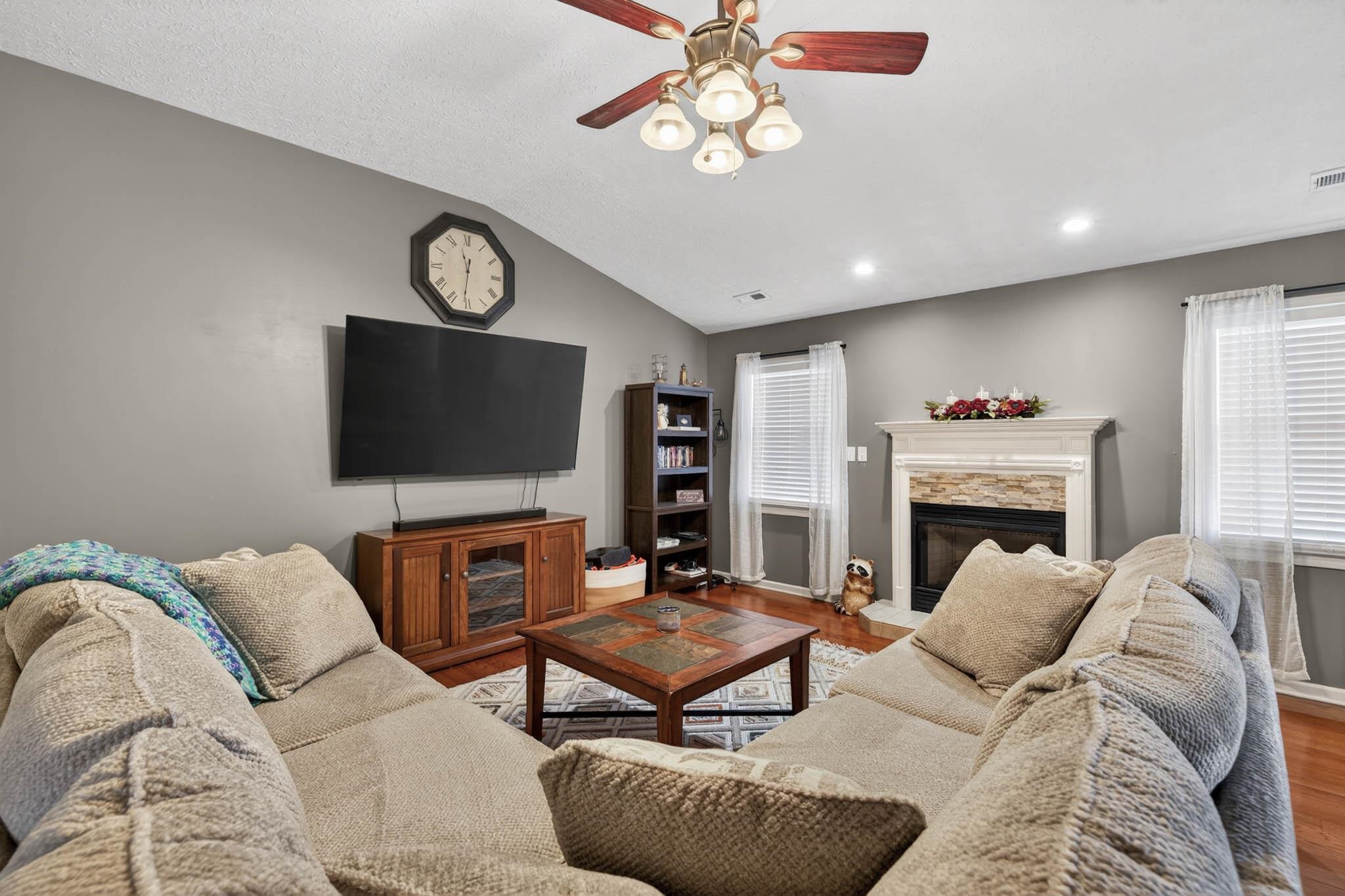 2208 Emerald Ct, Owensboro, Kentucky 42303, 3 Bedrooms Bedrooms, ,2 BathroomsBathrooms,Single Family Residence,For Sale,Emerald Ct,93835