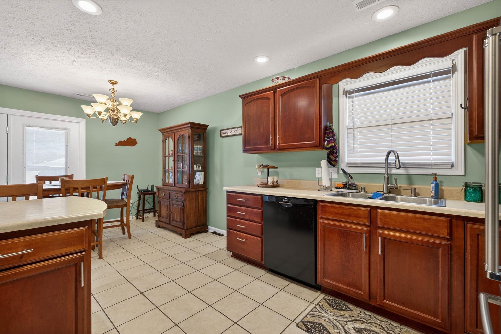 2208 Emerald Ct, Owensboro, Kentucky 42303, 3 Bedrooms Bedrooms, ,2 BathroomsBathrooms,Single Family Residence,For Sale,Emerald Ct,93835