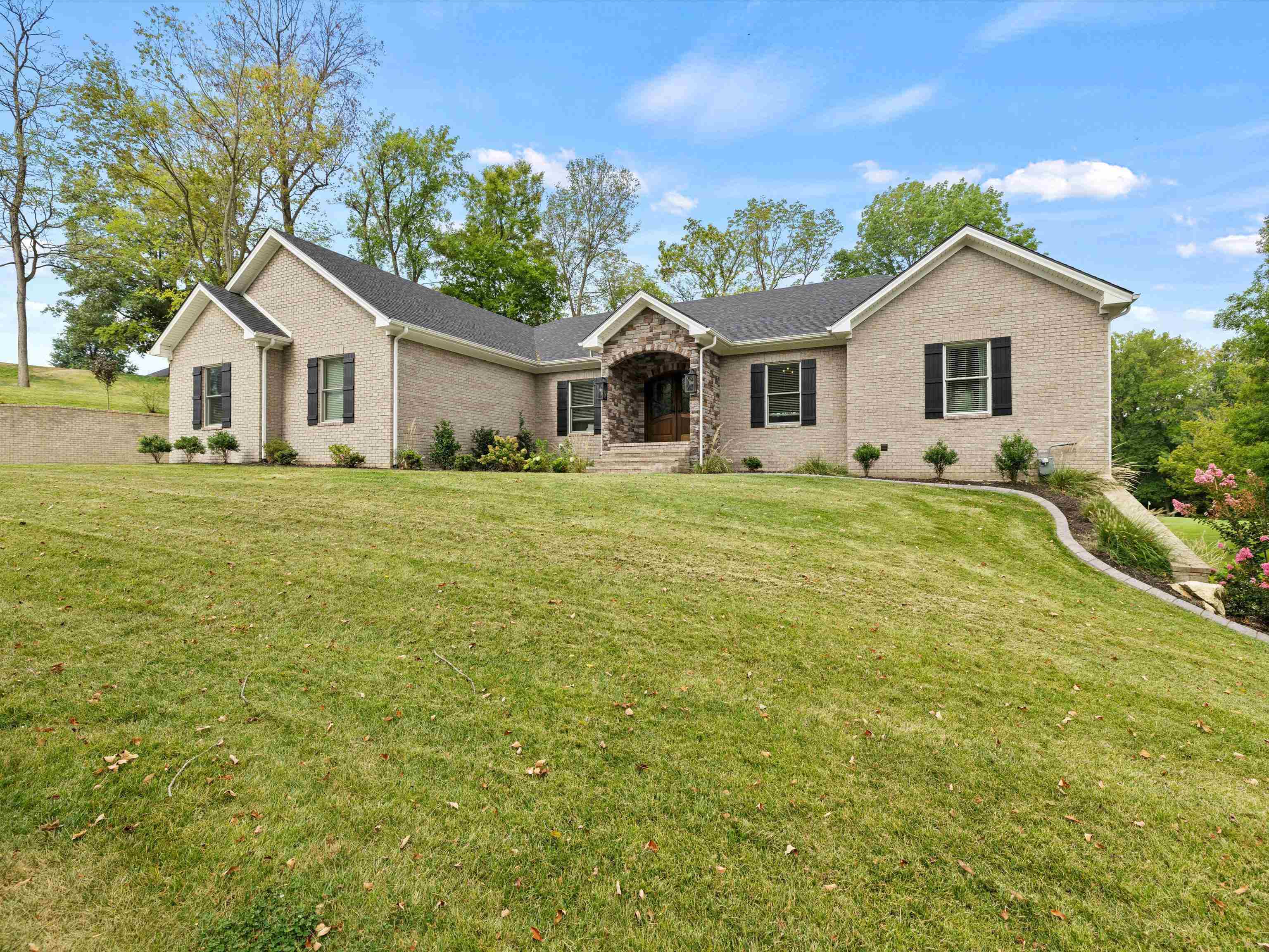 6613 Barcroft Dr, Owensboro, Kentucky 42303, 6 Bedrooms Bedrooms, ,3 BathroomsBathrooms,Single Family Residence,For Sale,Barcroft Dr,93837