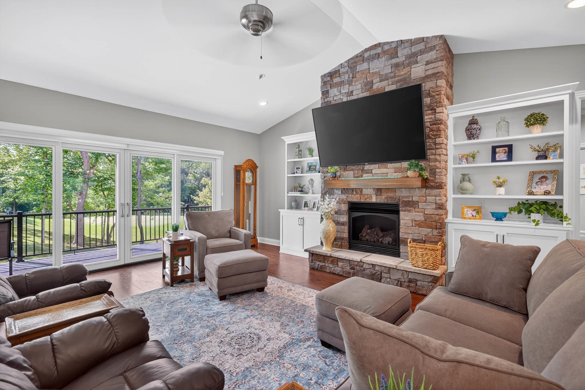 6613 Barcroft Dr, Owensboro, Kentucky 42303, 6 Bedrooms Bedrooms, ,3 BathroomsBathrooms,Single Family Residence,For Sale,Barcroft Dr,93837