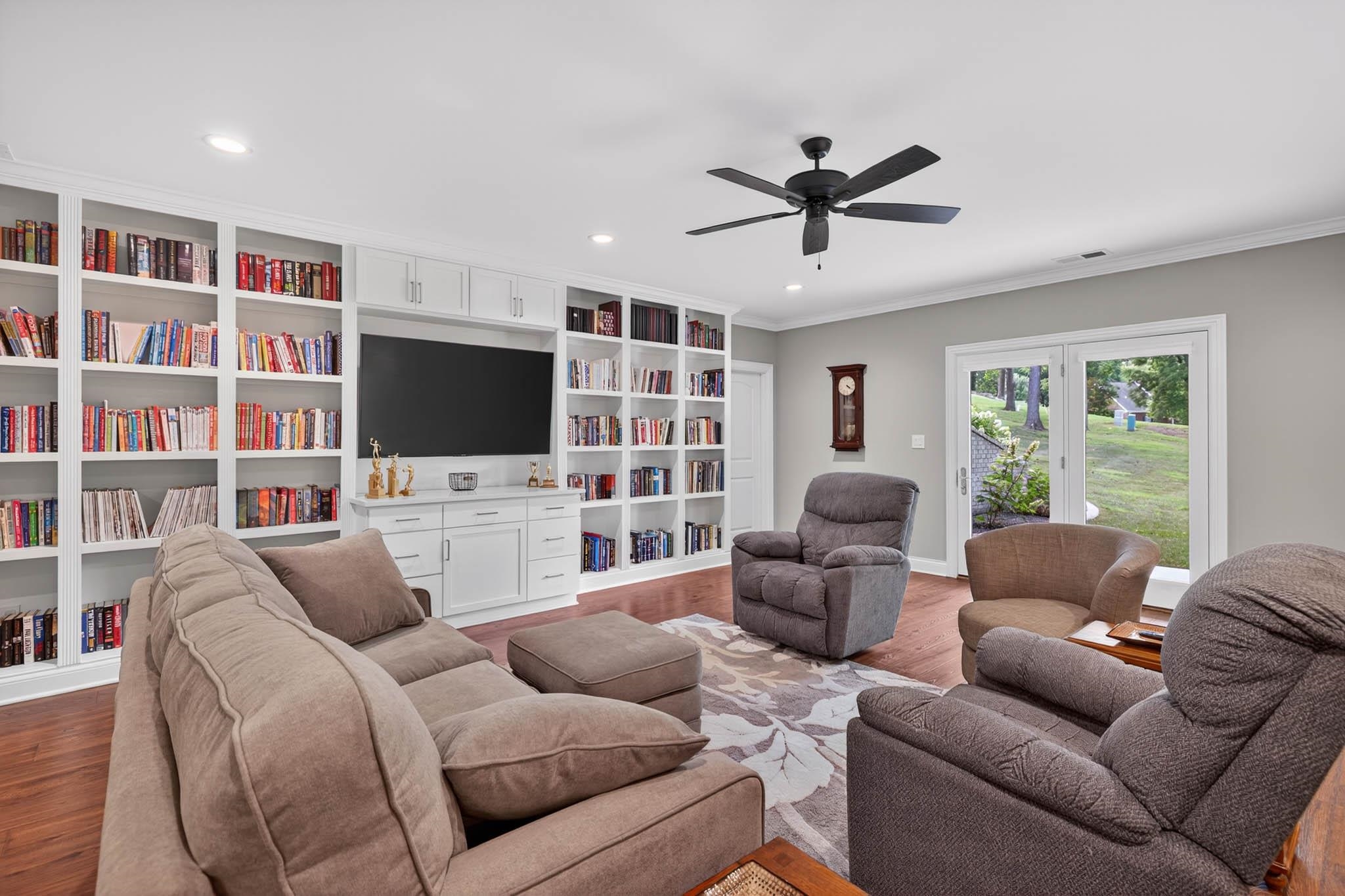 6613 Barcroft Dr, Owensboro, Kentucky 42303, 6 Bedrooms Bedrooms, ,3 BathroomsBathrooms,Single Family Residence,For Sale,Barcroft Dr,93837