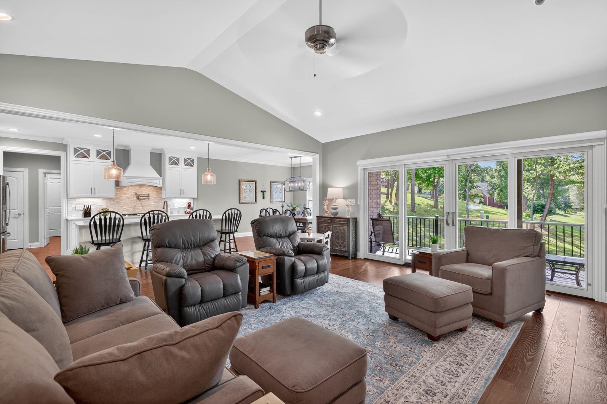 6613 Barcroft Dr, Owensboro, Kentucky 42303, 6 Bedrooms Bedrooms, ,3 BathroomsBathrooms,Single Family Residence,For Sale,Barcroft Dr,93837