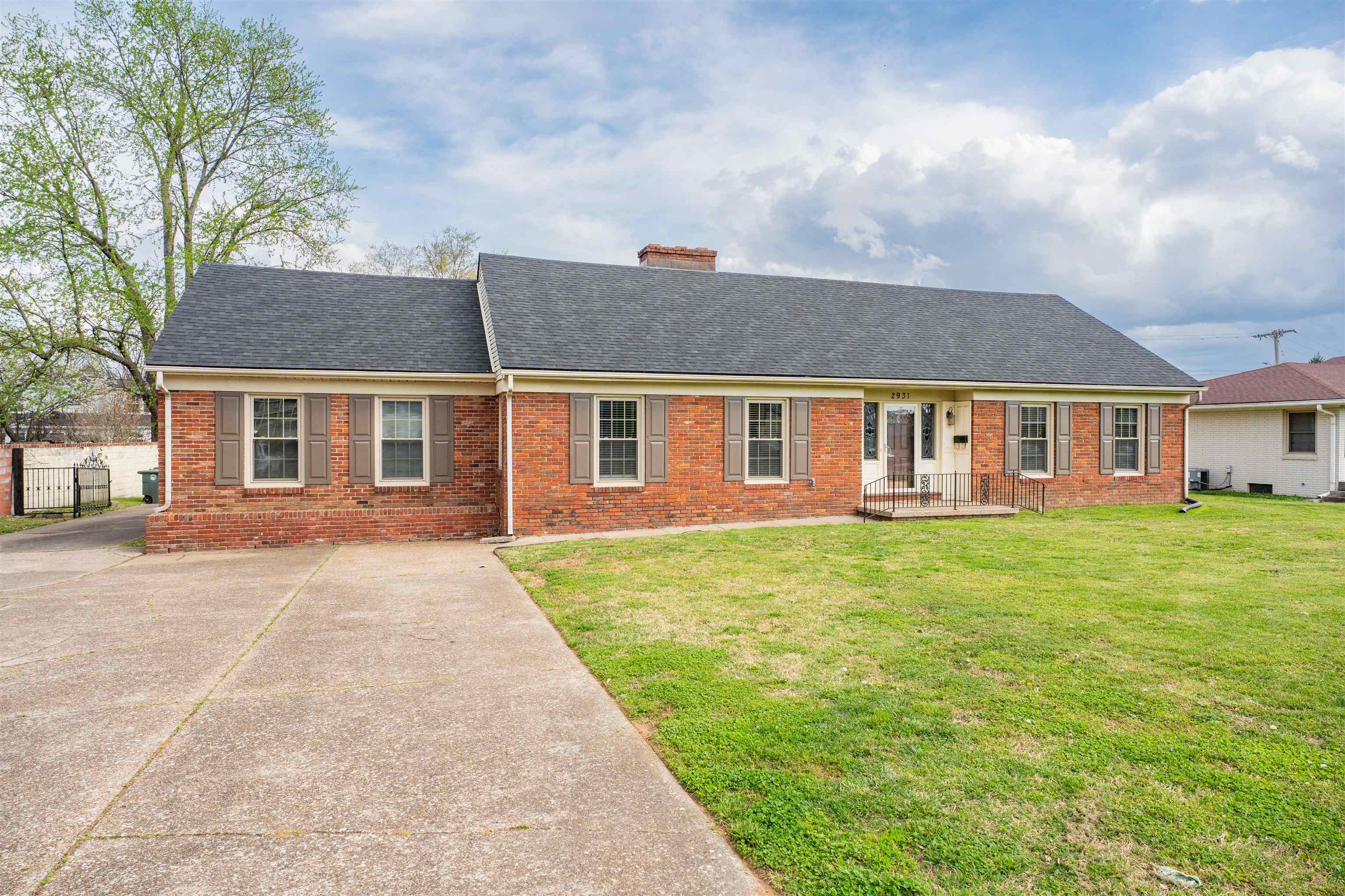 2931 Frederica Street, Owensboro, Kentucky 42303, 4 Bedrooms Bedrooms, ,2 BathroomsBathrooms,Single Family Residence,For Sale,Frederica Street,93842