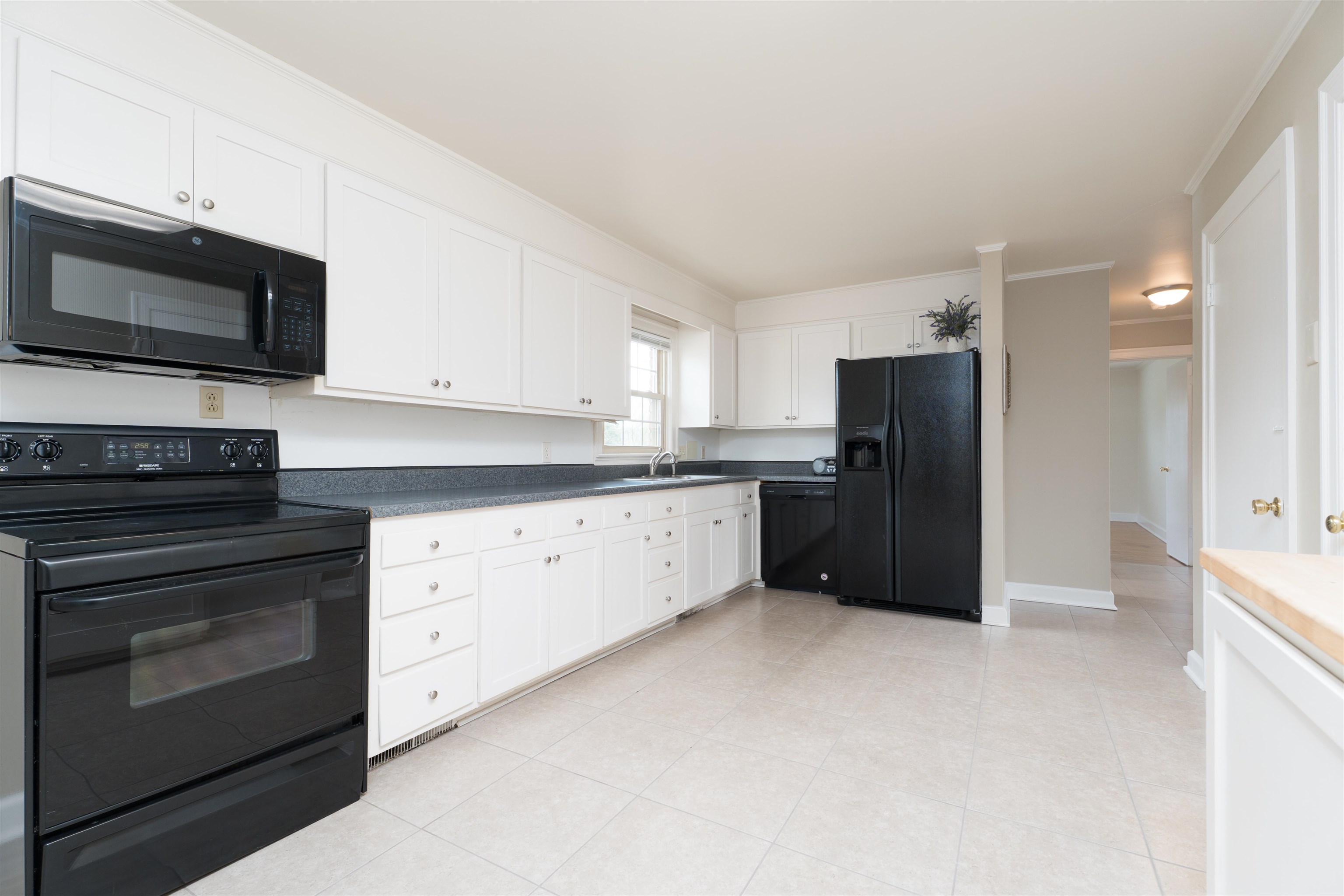 2931 Frederica Street, Owensboro, Kentucky 42303, 4 Bedrooms Bedrooms, ,2 BathroomsBathrooms,Single Family Residence,For Sale,Frederica Street,93842