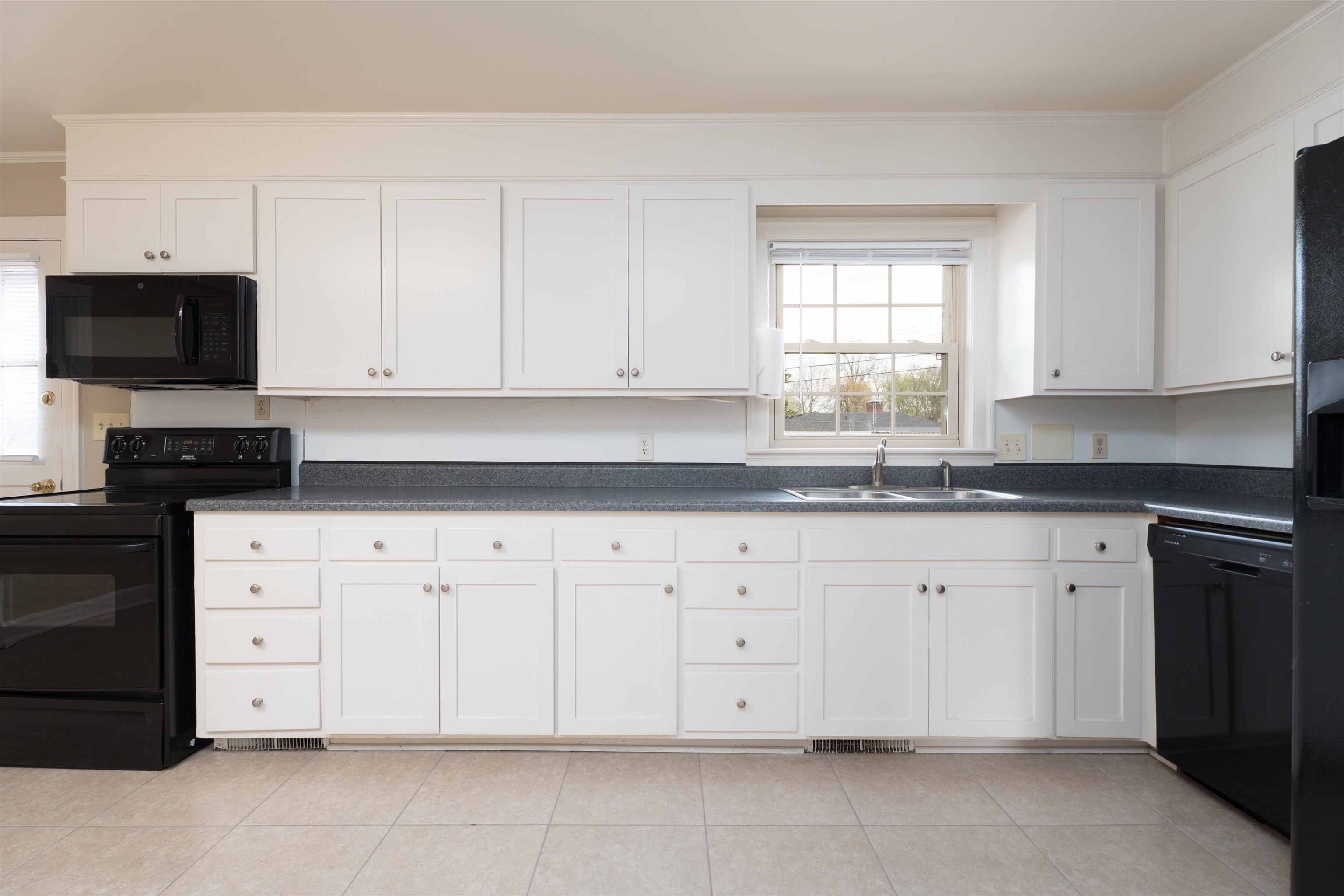 2931 Frederica Street, Owensboro, Kentucky 42303, 4 Bedrooms Bedrooms, ,2 BathroomsBathrooms,Single Family Residence,For Sale,Frederica Street,93842