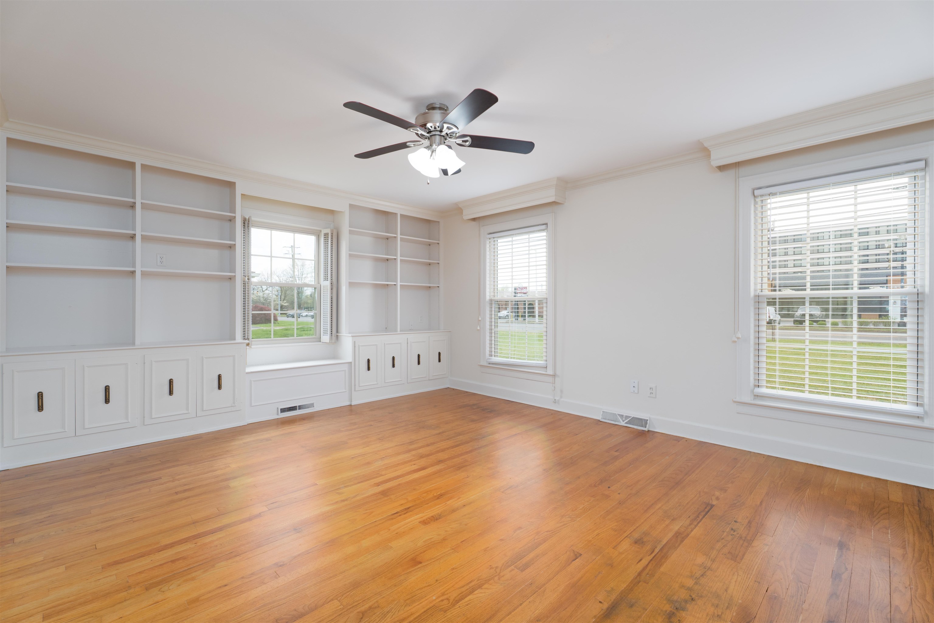 2931 Frederica Street, Owensboro, Kentucky 42303, 4 Bedrooms Bedrooms, ,2 BathroomsBathrooms,Single Family Residence,For Sale,Frederica Street,93842