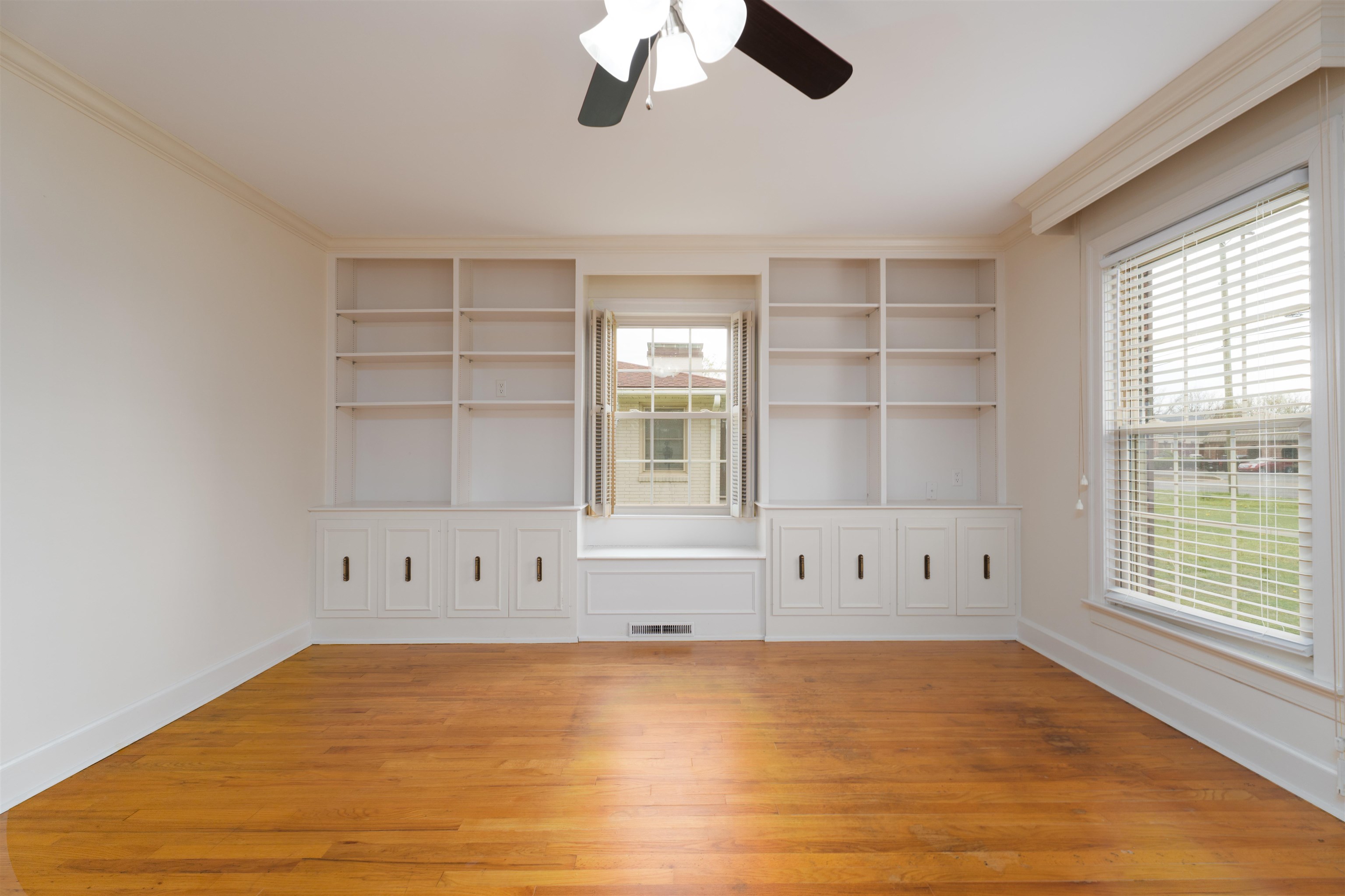 2931 Frederica Street, Owensboro, Kentucky 42303, 4 Bedrooms Bedrooms, ,2 BathroomsBathrooms,Single Family Residence,For Sale,Frederica Street,93842