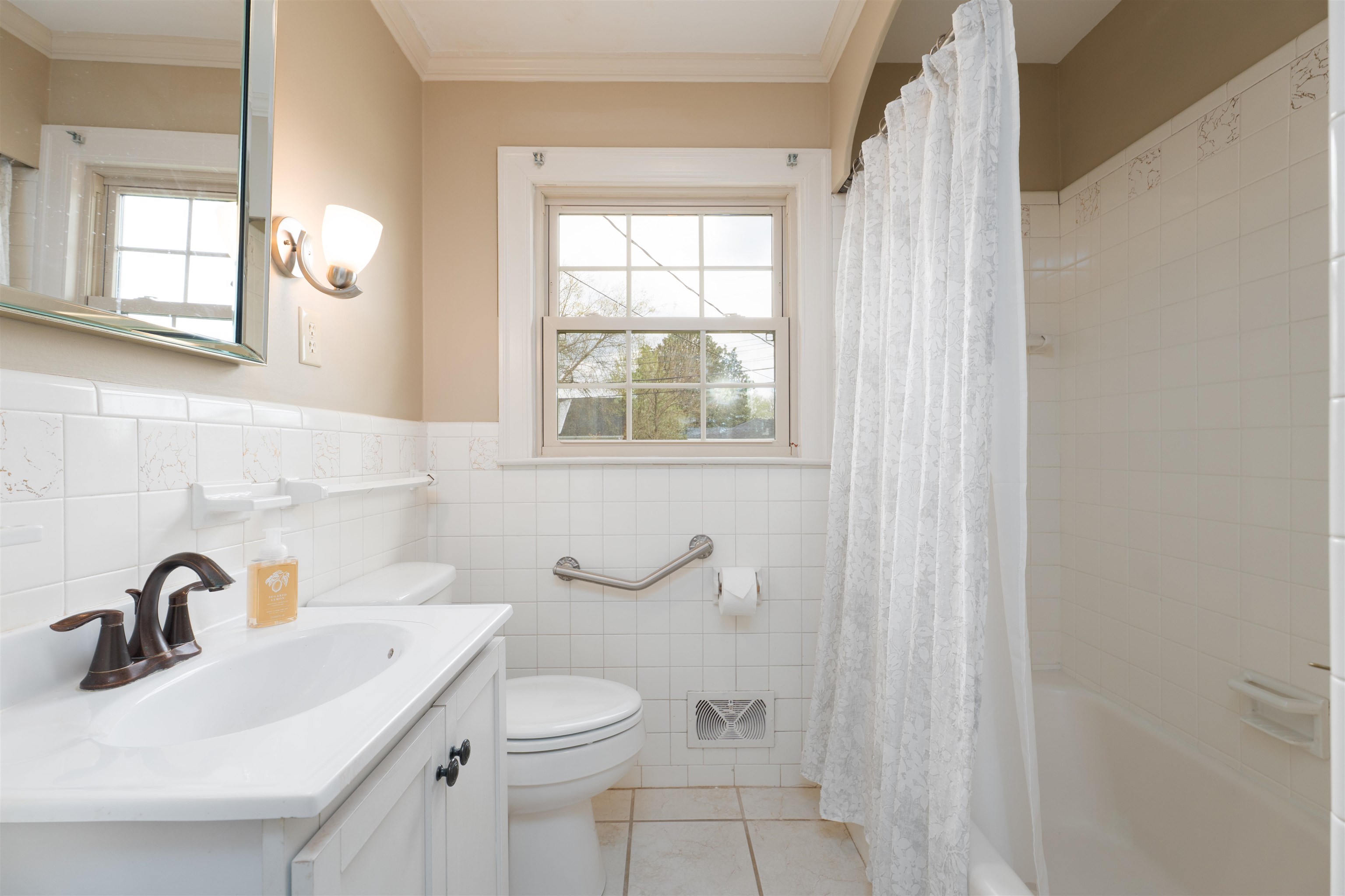 2931 Frederica Street, Owensboro, Kentucky 42303, 4 Bedrooms Bedrooms, ,2 BathroomsBathrooms,Single Family Residence,For Sale,Frederica Street,93842