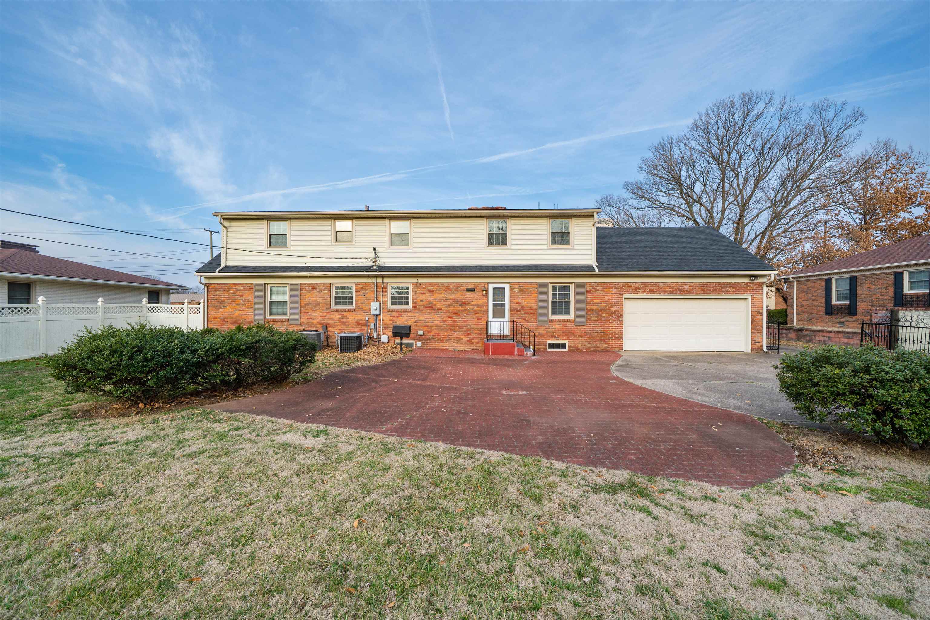 2931 Frederica Street, Owensboro, Kentucky 42303, 4 Bedrooms Bedrooms, ,2 BathroomsBathrooms,Single Family Residence,For Sale,Frederica Street,93842