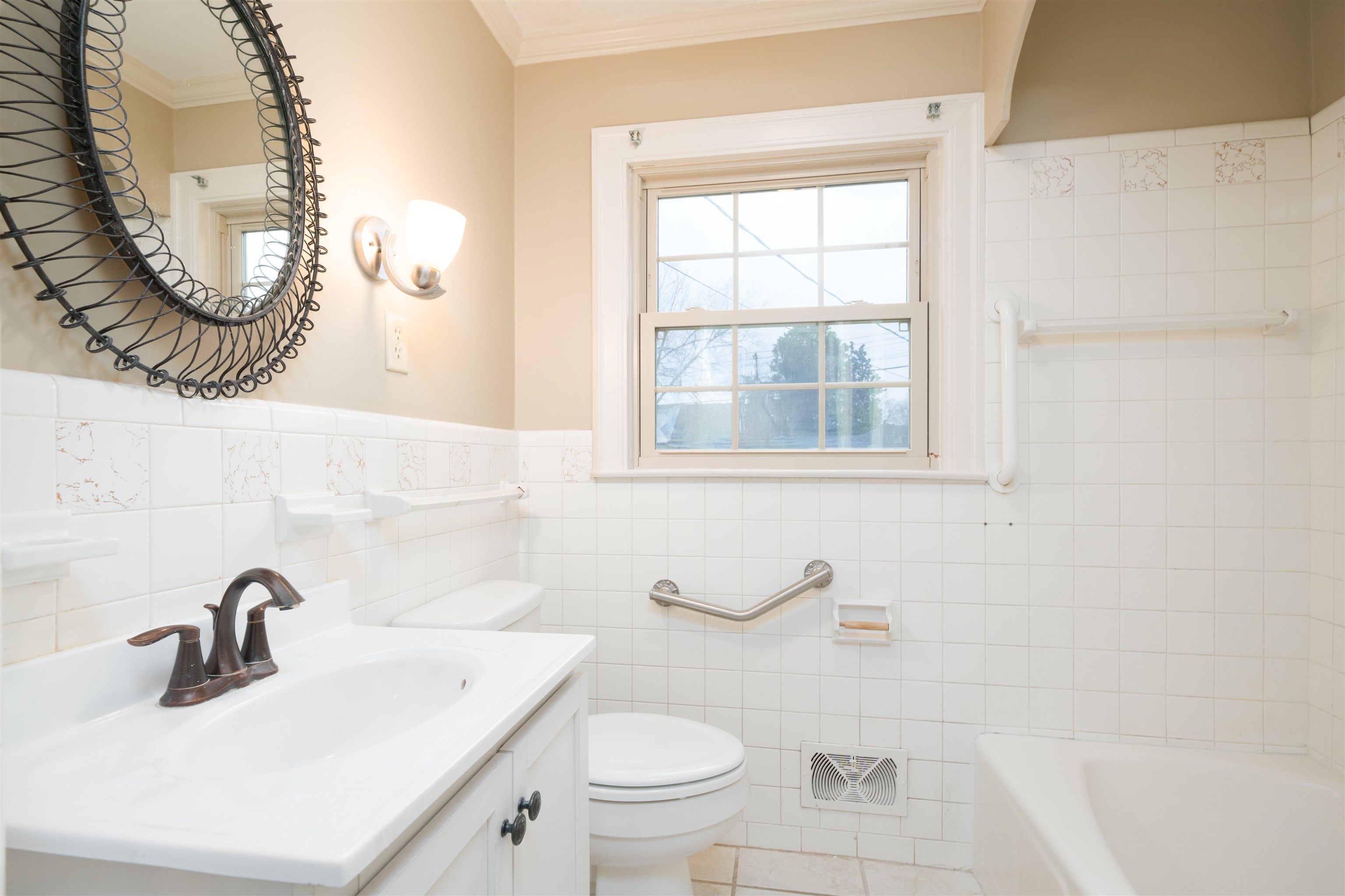 2931 Frederica Street, Owensboro, Kentucky 42303, 4 Bedrooms Bedrooms, ,2 BathroomsBathrooms,Single Family Residence,For Sale,Frederica Street,93842