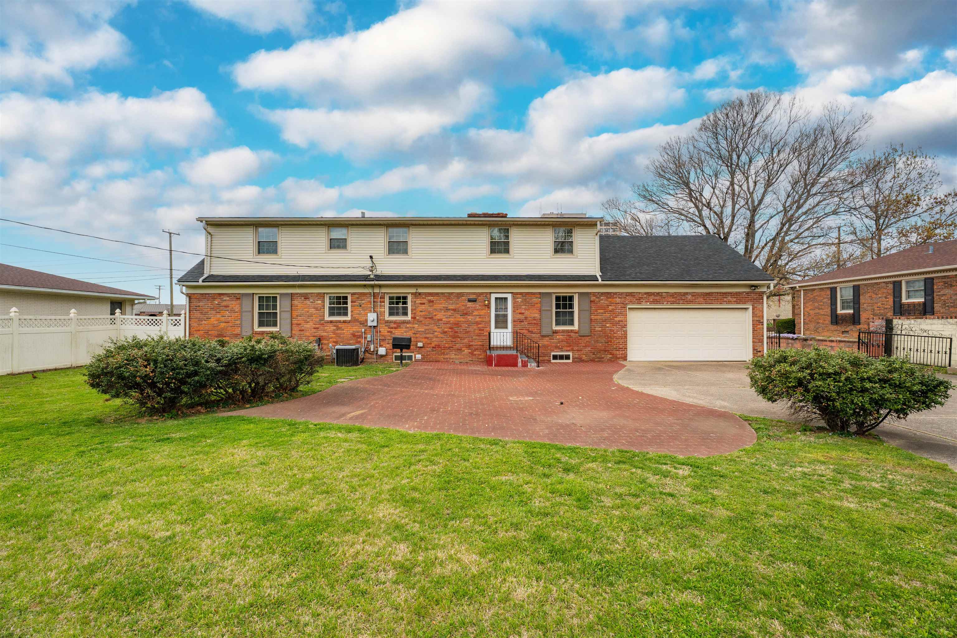 2931 Frederica Street, Owensboro, Kentucky 42303, 4 Bedrooms Bedrooms, ,2 BathroomsBathrooms,Single Family Residence,For Sale,Frederica Street,93842