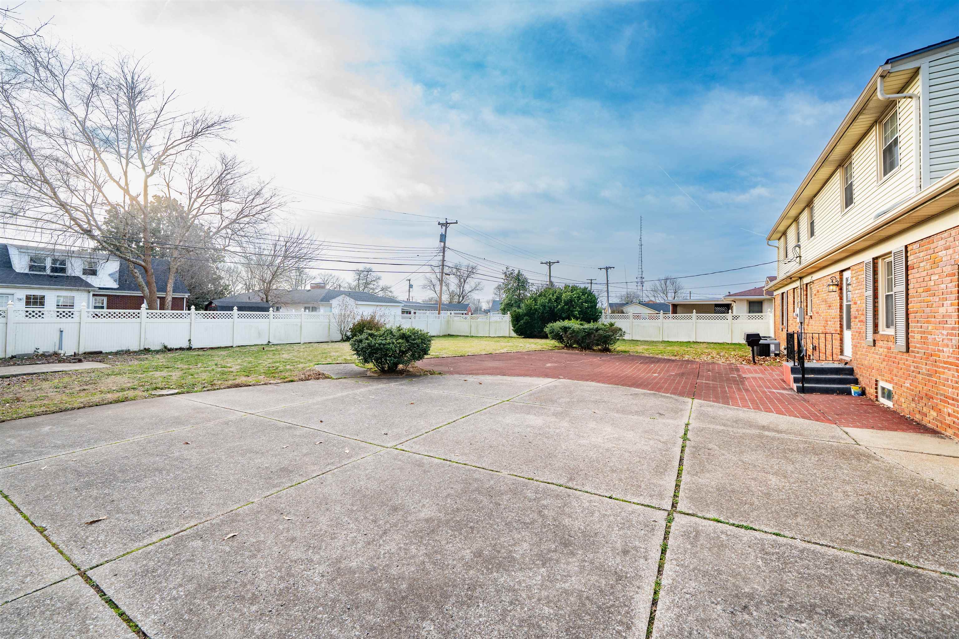 2931 Frederica Street, Owensboro, Kentucky 42303, 4 Bedrooms Bedrooms, ,2 BathroomsBathrooms,Single Family Residence,For Sale,Frederica Street,93842