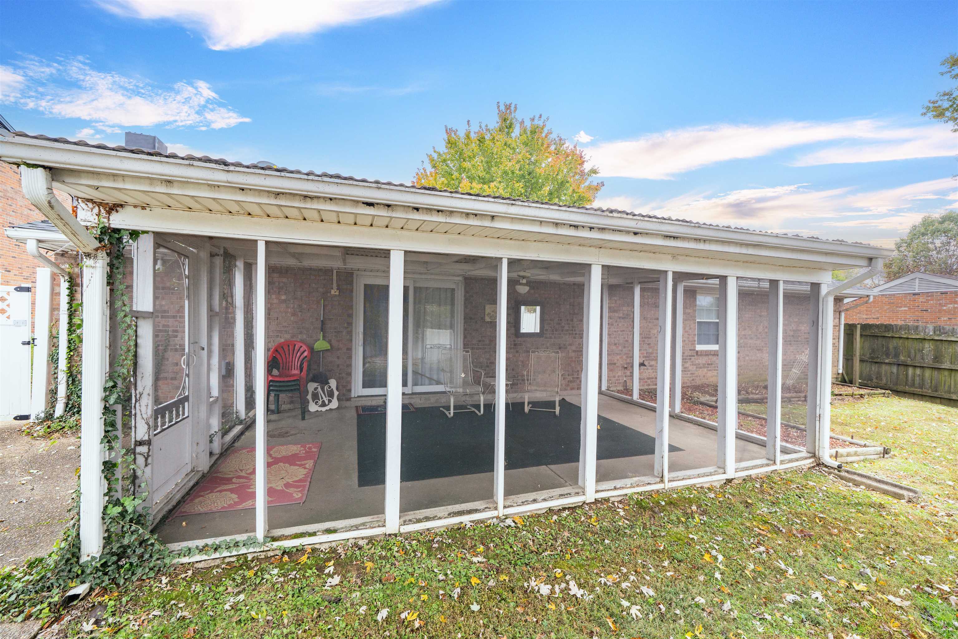 2217 Mill Run, Owensboro, Kentucky 42303, 3 Bedrooms Bedrooms, ,2 BathroomsBathrooms,Single Family Residence,For Sale,Mill Run,93846