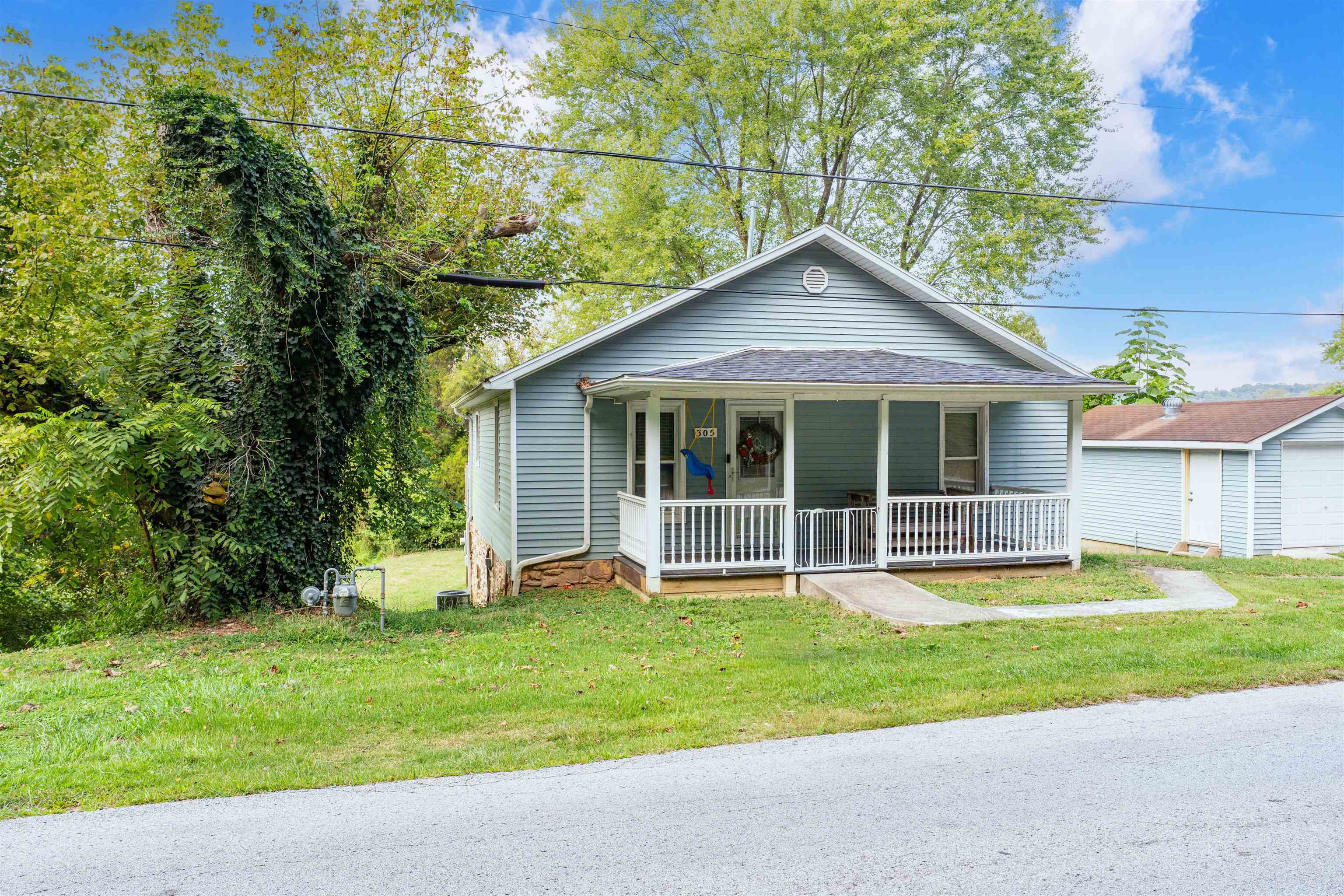305 Harrison St., Hawesville, Kentucky 42348, 2 Bedrooms Bedrooms, ,1 BathroomBathrooms,Single Family Residence,For Sale,Harrison St.,93861