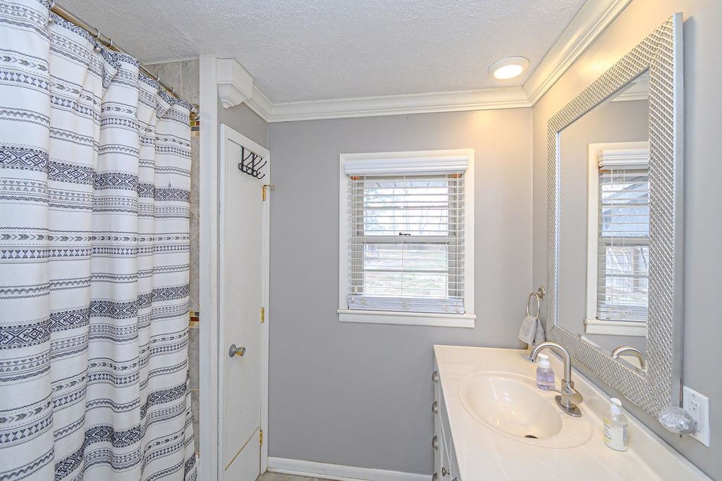 5618 Graham Ln, Owensboro, Kentucky 42303, 3 Bedrooms Bedrooms, ,2 BathroomsBathrooms,Single Family Residence,For Sale,Graham Ln,93879