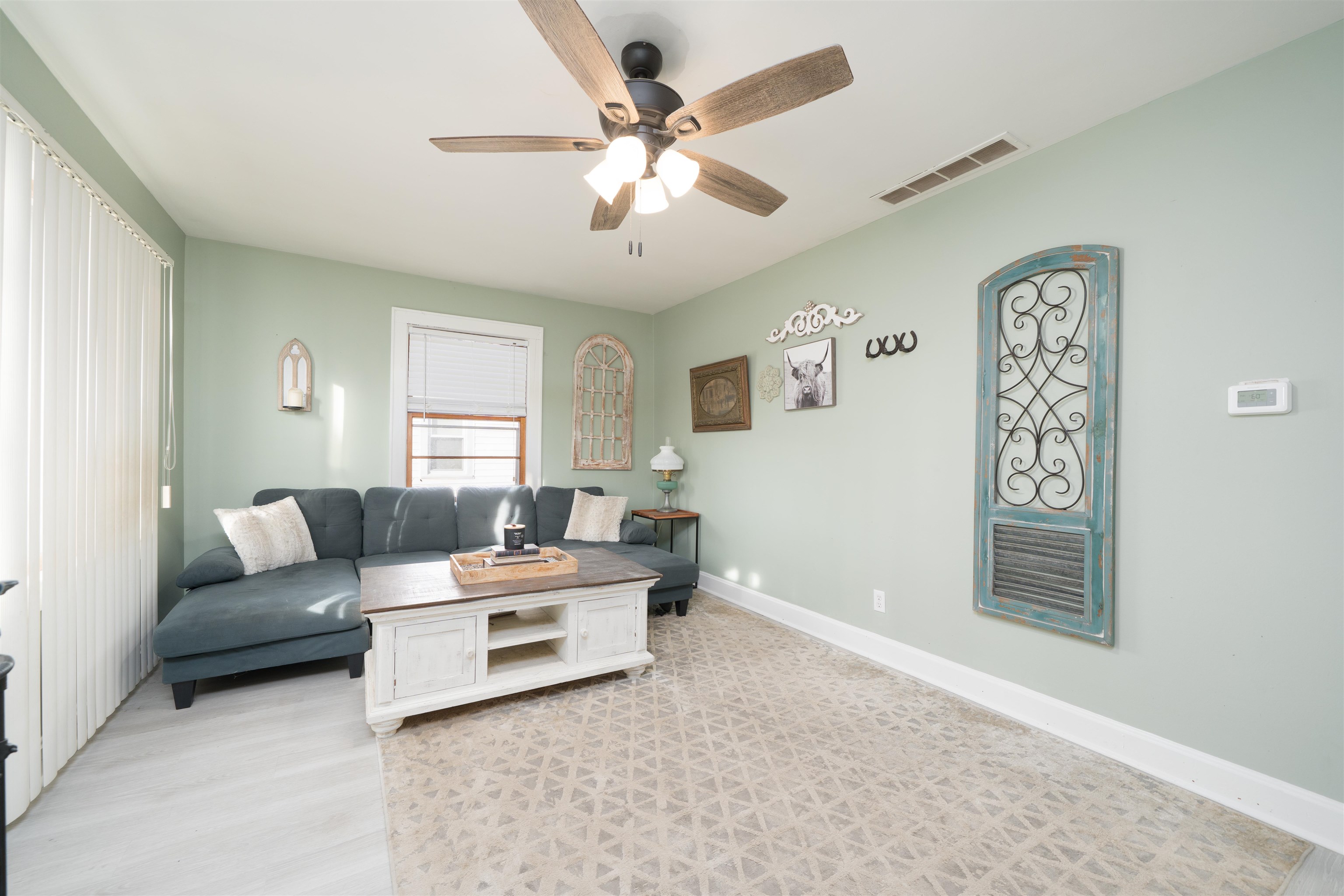 2723 Daviess St, Owensboro, Kentucky 42301, 2 Bedrooms Bedrooms, ,1 BathroomBathrooms,Single Family Residence,For Sale,Daviess St,93889