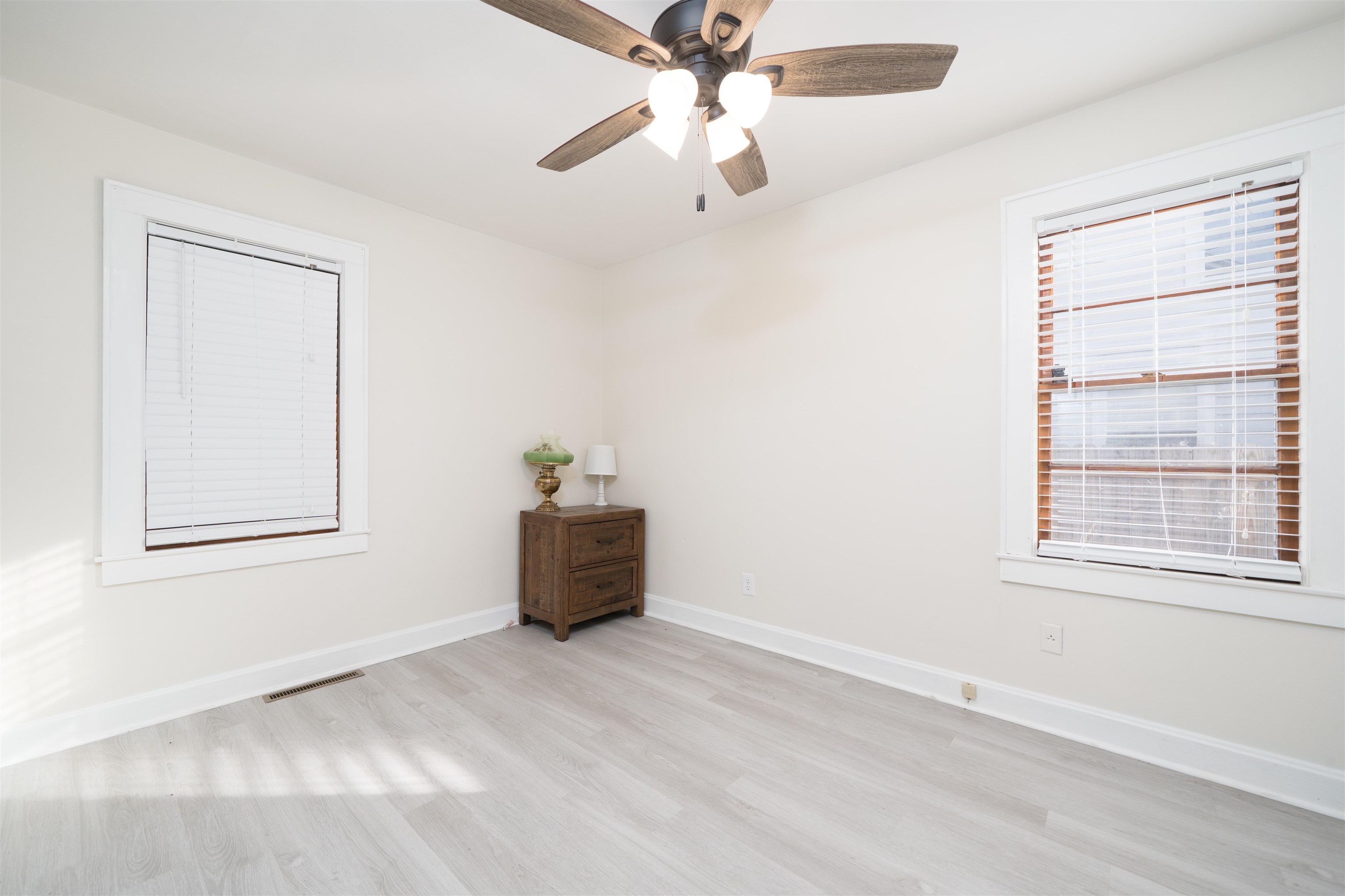 2723 Daviess St, Owensboro, Kentucky 42301, 2 Bedrooms Bedrooms, ,1 BathroomBathrooms,Single Family Residence,For Sale,Daviess St,93889