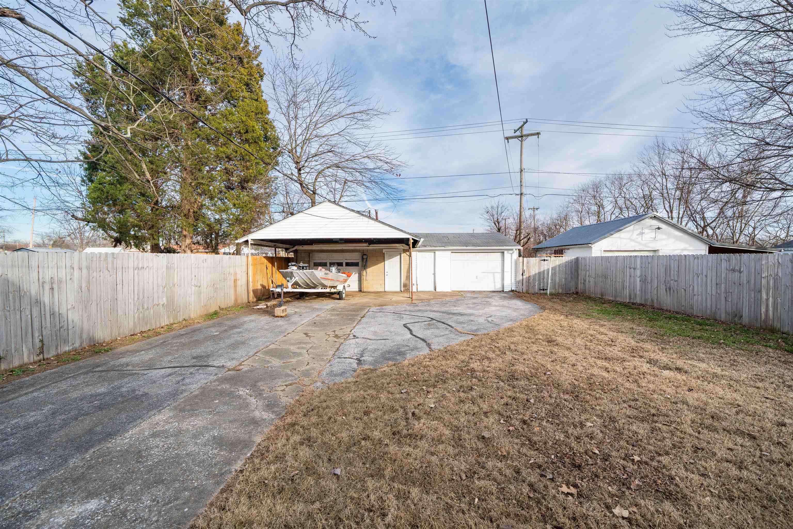 2723 Daviess St, Owensboro, Kentucky 42301, 2 Bedrooms Bedrooms, ,1 BathroomBathrooms,Single Family Residence,For Sale,Daviess St,93889