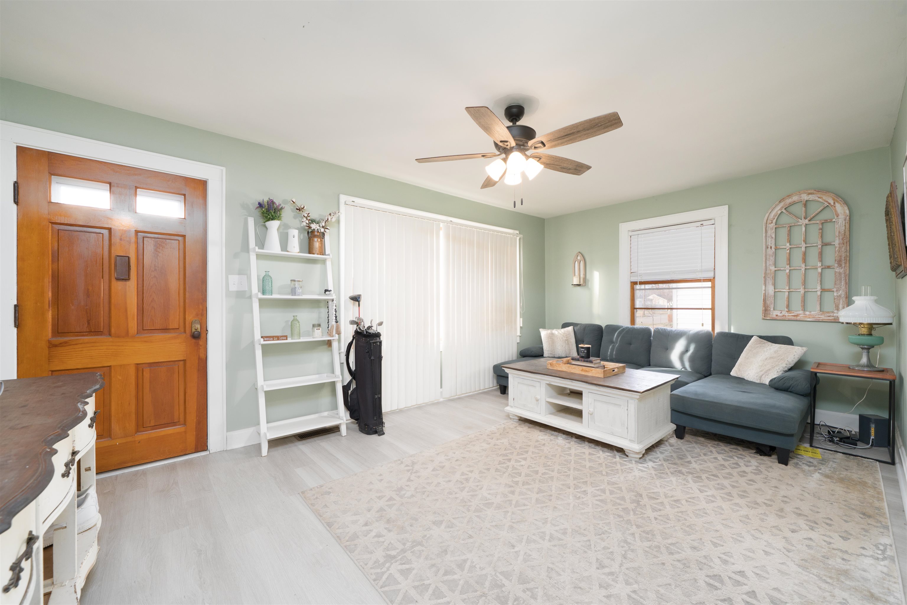 2723 Daviess St, Owensboro, Kentucky 42301, 2 Bedrooms Bedrooms, ,1 BathroomBathrooms,Single Family Residence,For Sale,Daviess St,93889