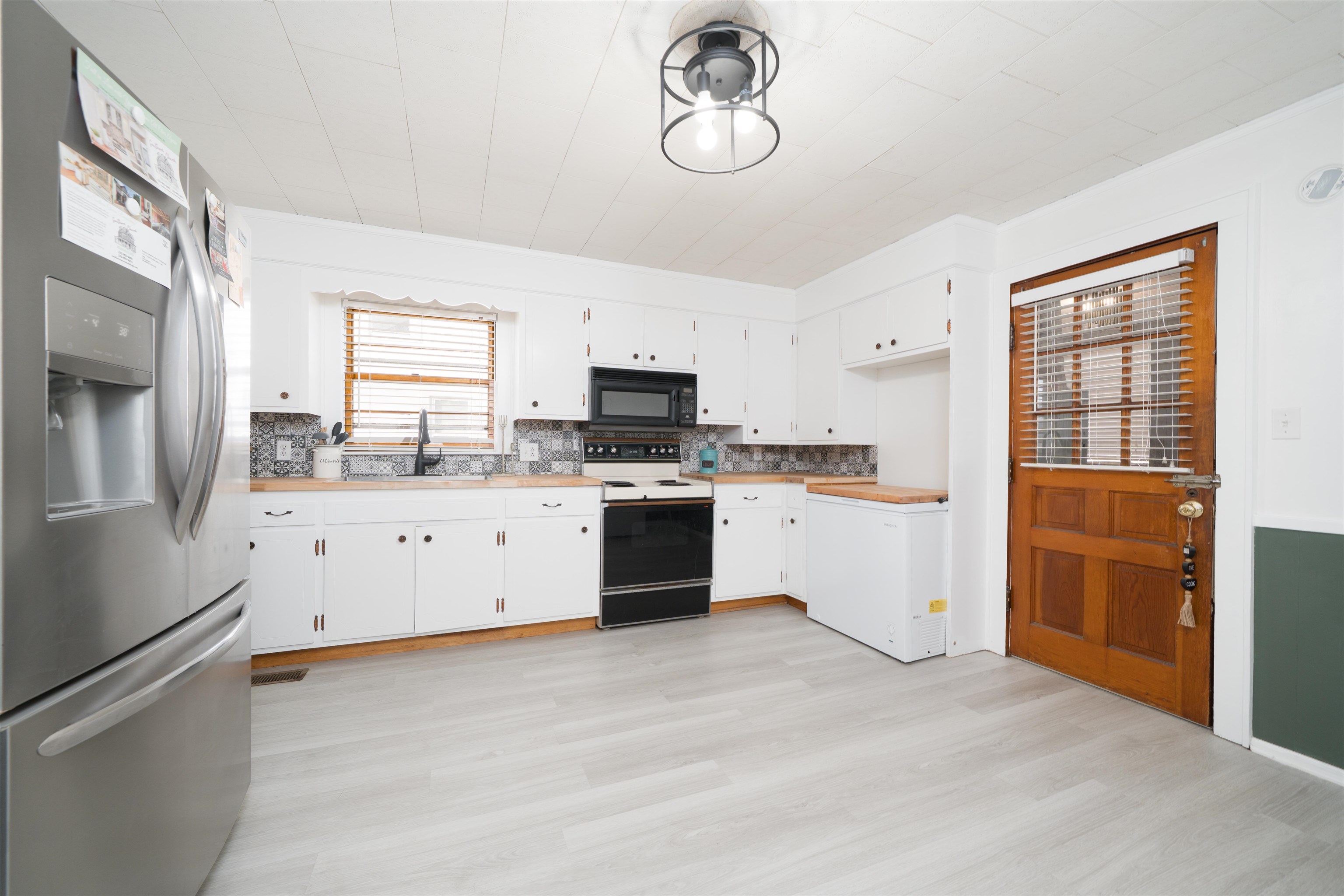 2723 Daviess St, Owensboro, Kentucky 42301, 2 Bedrooms Bedrooms, ,1 BathroomBathrooms,Single Family Residence,For Sale,Daviess St,93889