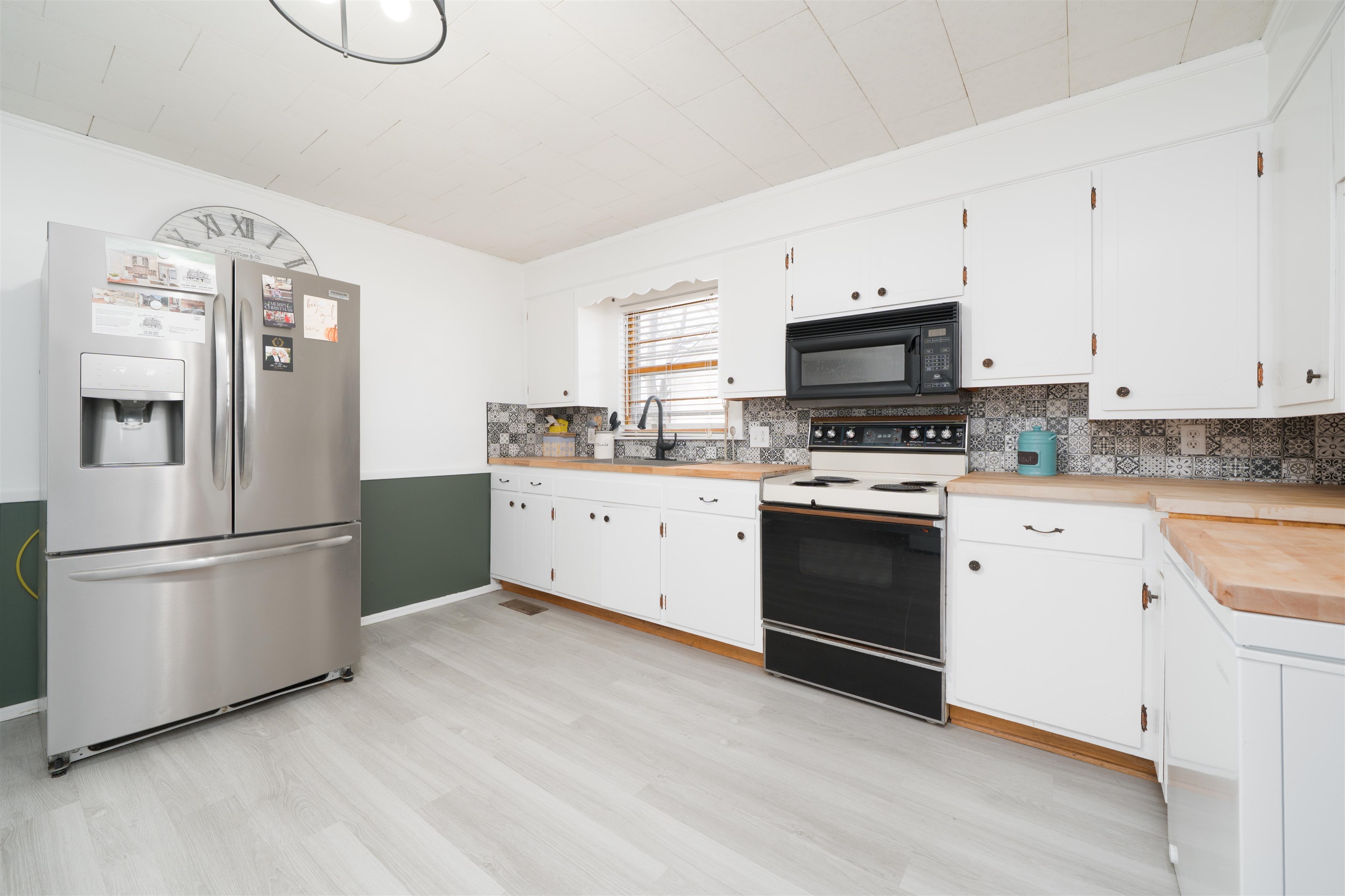 2723 Daviess St, Owensboro, Kentucky 42301, 2 Bedrooms Bedrooms, ,1 BathroomBathrooms,Single Family Residence,For Sale,Daviess St,93889