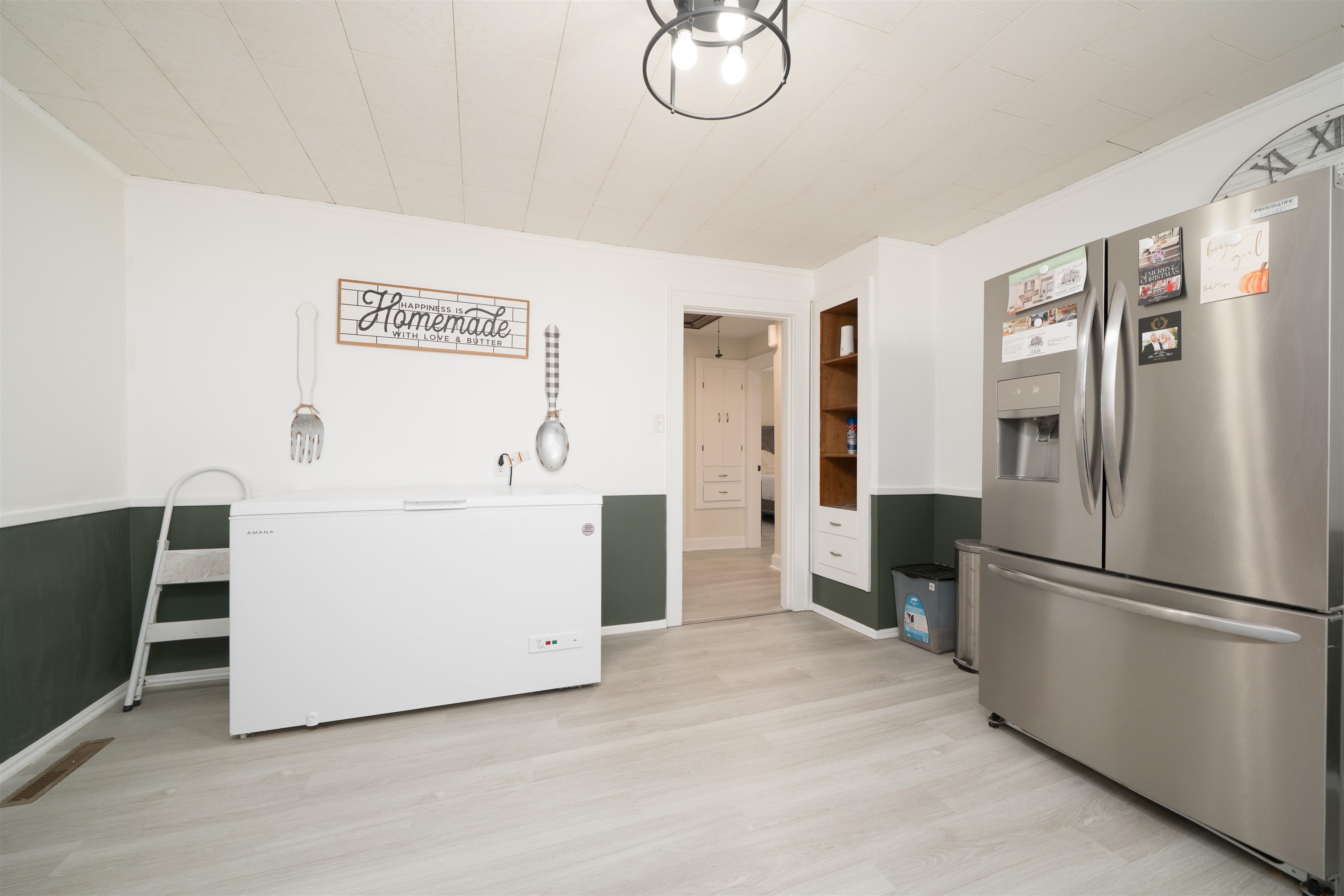 2723 Daviess St, Owensboro, Kentucky 42301, 2 Bedrooms Bedrooms, ,1 BathroomBathrooms,Single Family Residence,For Sale,Daviess St,93889