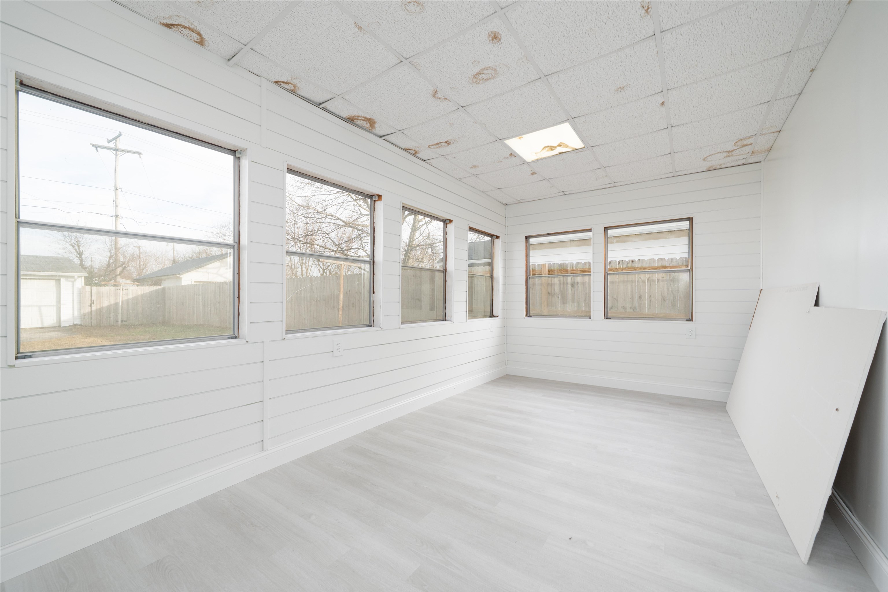 2723 Daviess St, Owensboro, Kentucky 42301, 2 Bedrooms Bedrooms, ,1 BathroomBathrooms,Single Family Residence,For Sale,Daviess St,93889