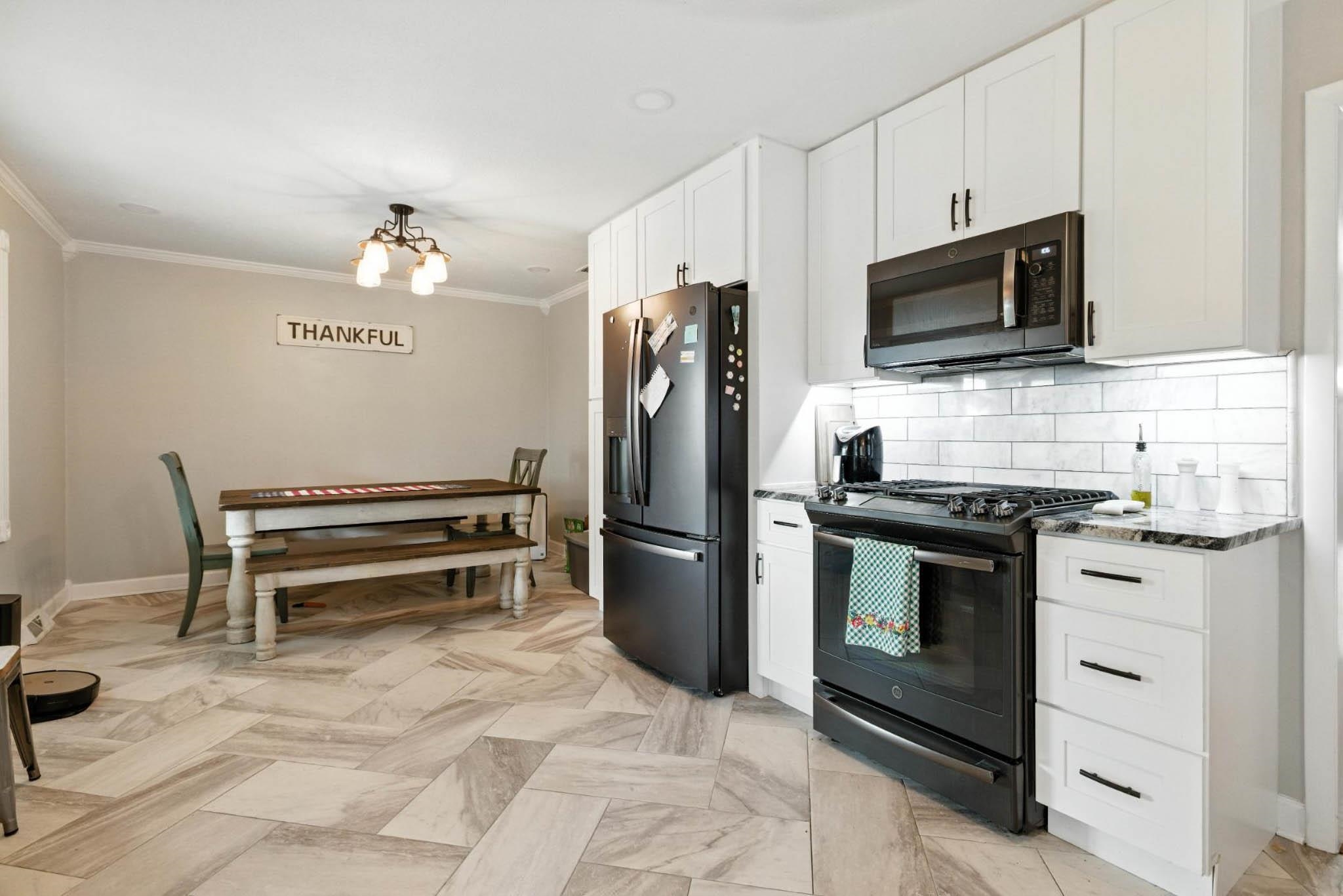 2323 Stratford, Owensboro, Kentucky 42301, 5 Bedrooms Bedrooms, ,2 BathroomsBathrooms,Single Family Residence,For Sale,Stratford,93890