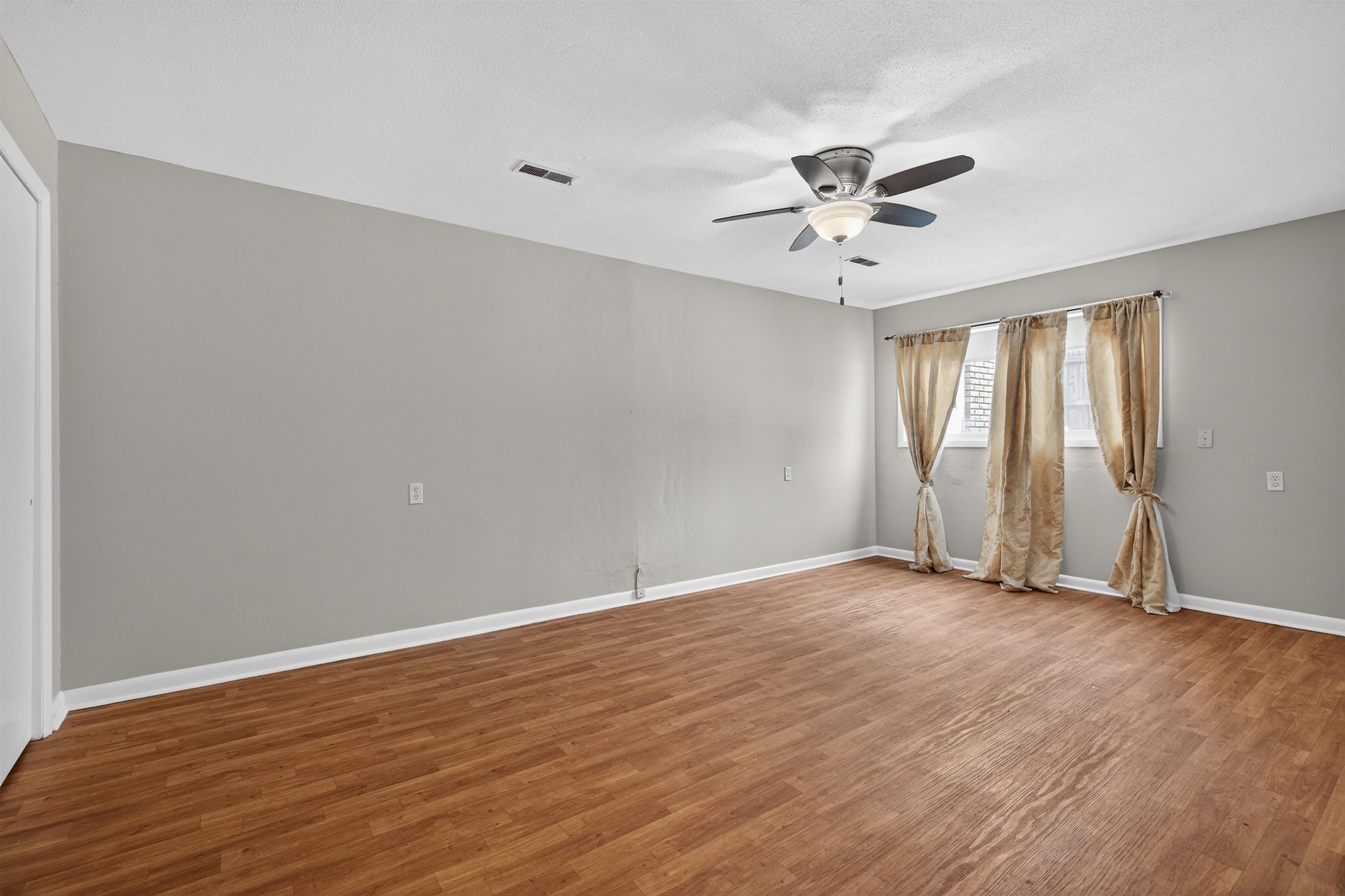 2323 Stratford, Owensboro, Kentucky 42301, 5 Bedrooms Bedrooms, ,2 BathroomsBathrooms,Single Family Residence,For Sale,Stratford,93890