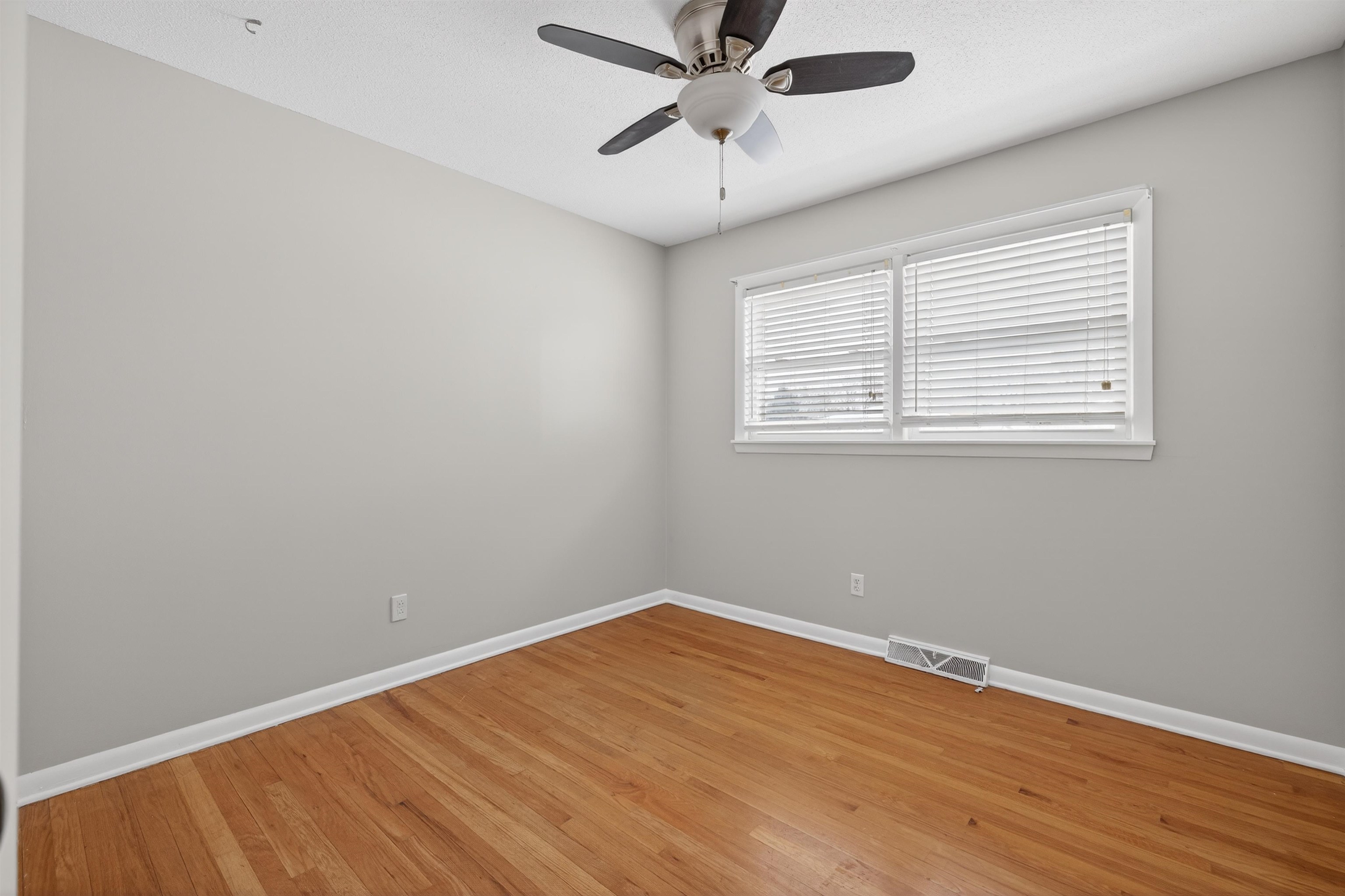 2323 Stratford, Owensboro, Kentucky 42301, 5 Bedrooms Bedrooms, ,2 BathroomsBathrooms,Single Family Residence,For Sale,Stratford,93890