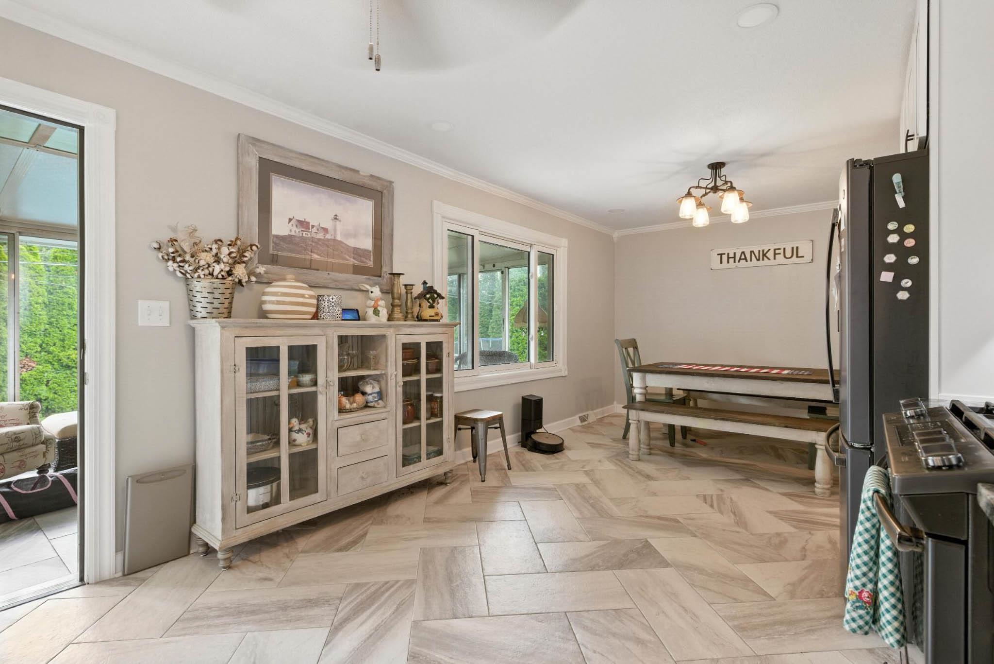 2323 Stratford, Owensboro, Kentucky 42301, 5 Bedrooms Bedrooms, ,2 BathroomsBathrooms,Single Family Residence,For Sale,Stratford,93890