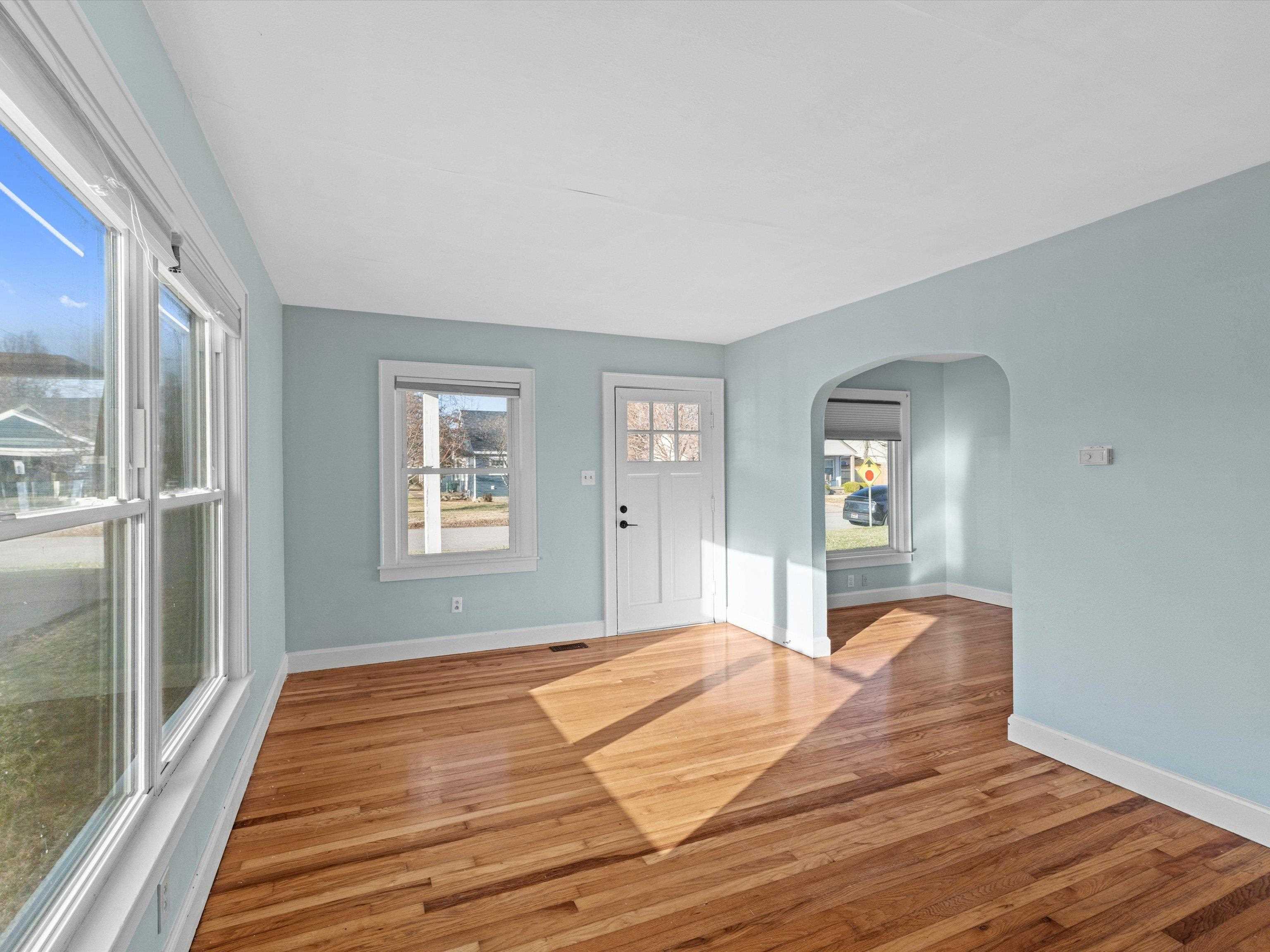 914 Maple Ave, Owensboro, Kentucky 42301, 2 Bedrooms Bedrooms, ,1 BathroomBathrooms,Single Family Residence,For Sale,Maple Ave,93891