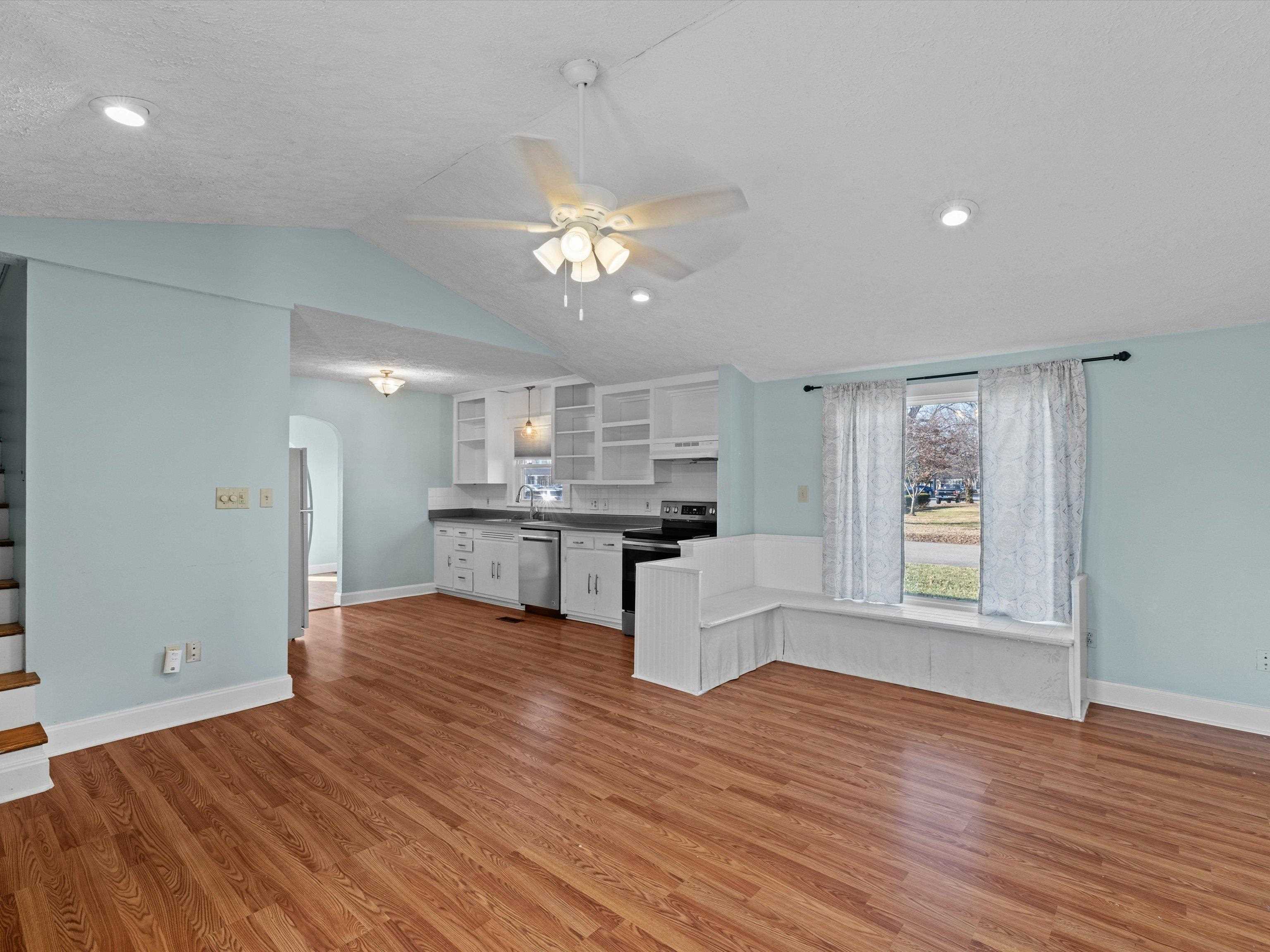 914 Maple Ave, Owensboro, Kentucky 42301, 2 Bedrooms Bedrooms, ,1 BathroomBathrooms,Single Family Residence,For Sale,Maple Ave,93891