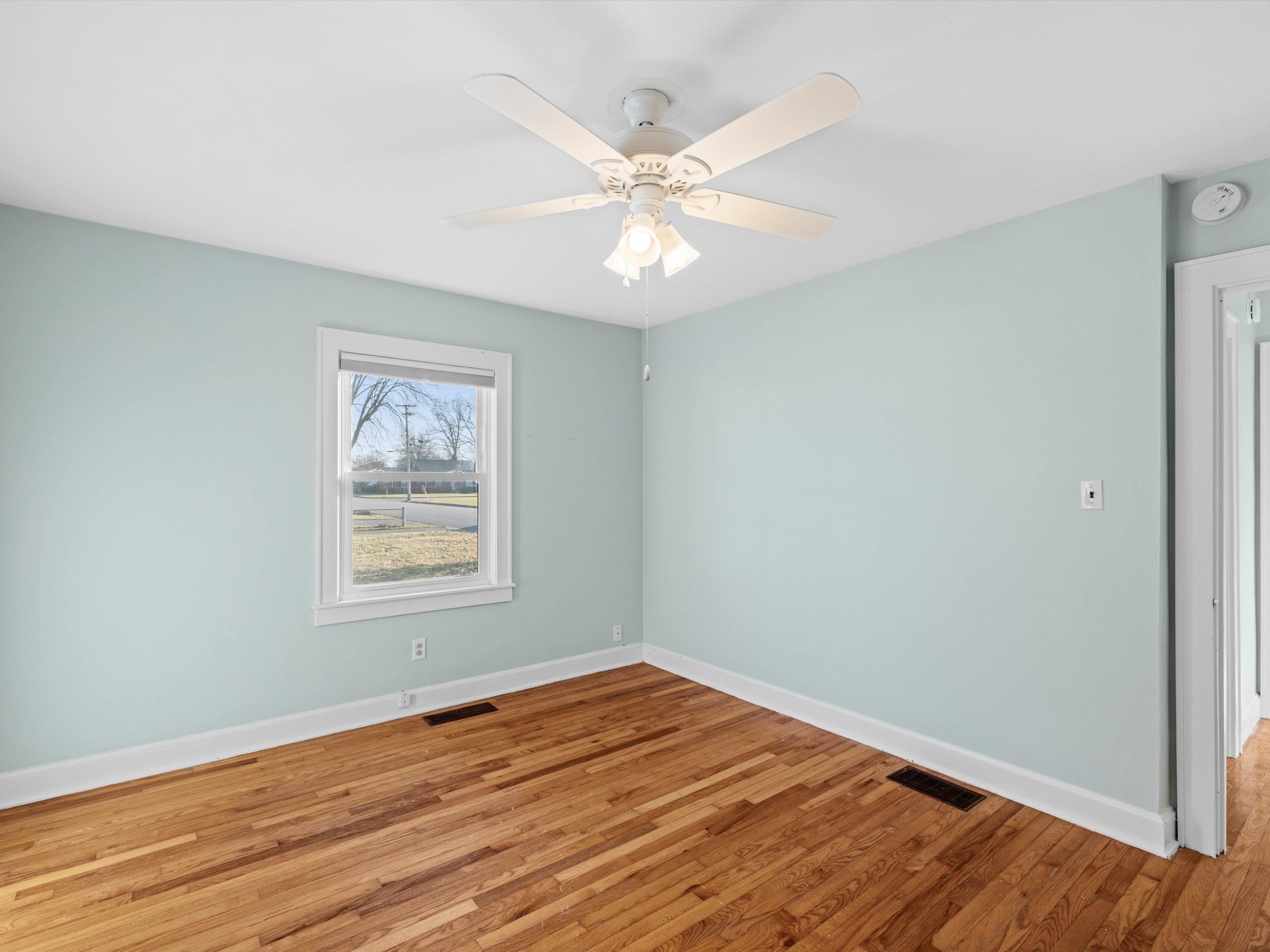 914 Maple Ave, Owensboro, Kentucky 42301, 2 Bedrooms Bedrooms, ,1 BathroomBathrooms,Single Family Residence,For Sale,Maple Ave,93891