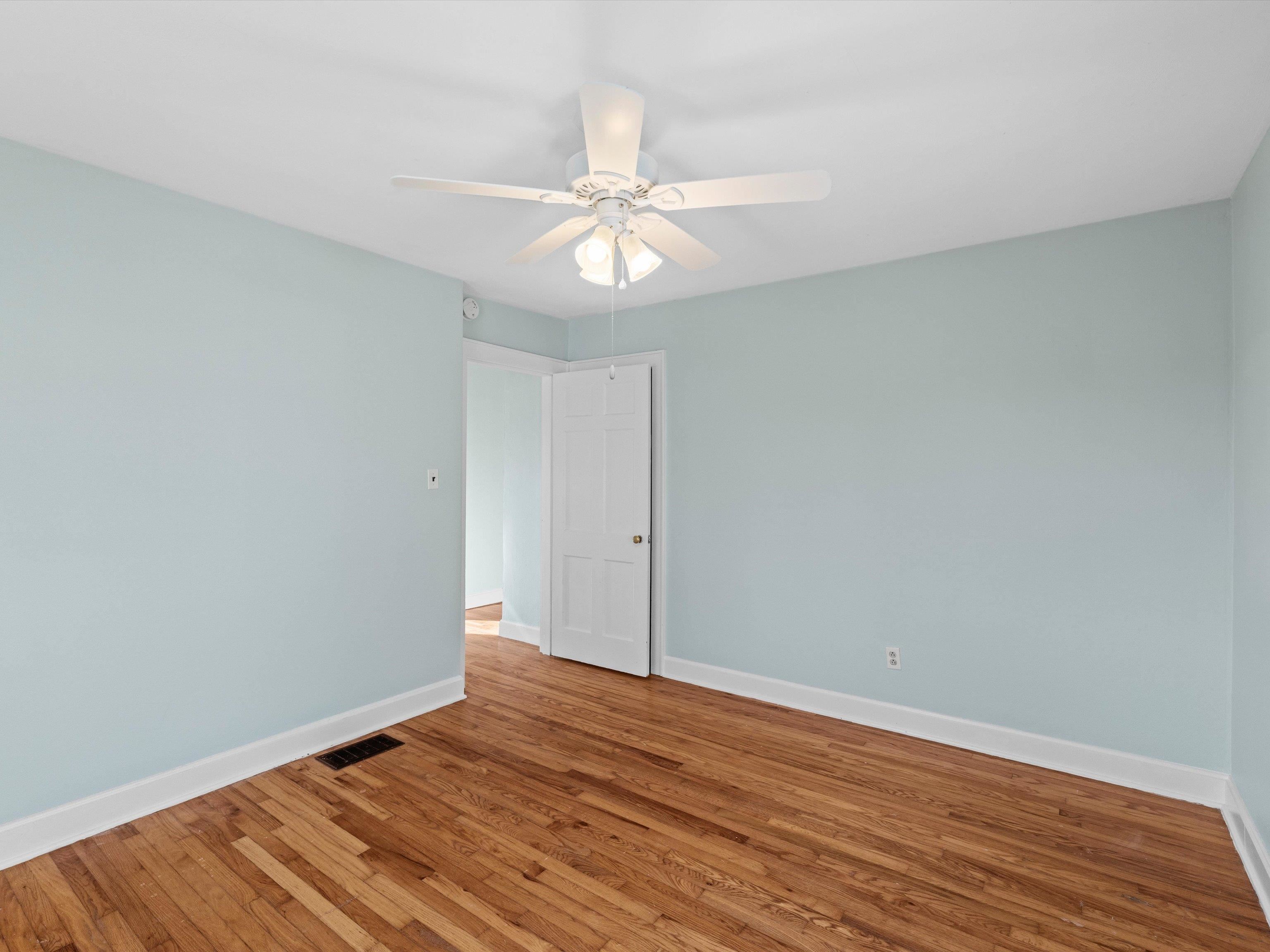 914 Maple Ave, Owensboro, Kentucky 42301, 2 Bedrooms Bedrooms, ,1 BathroomBathrooms,Single Family Residence,For Sale,Maple Ave,93891