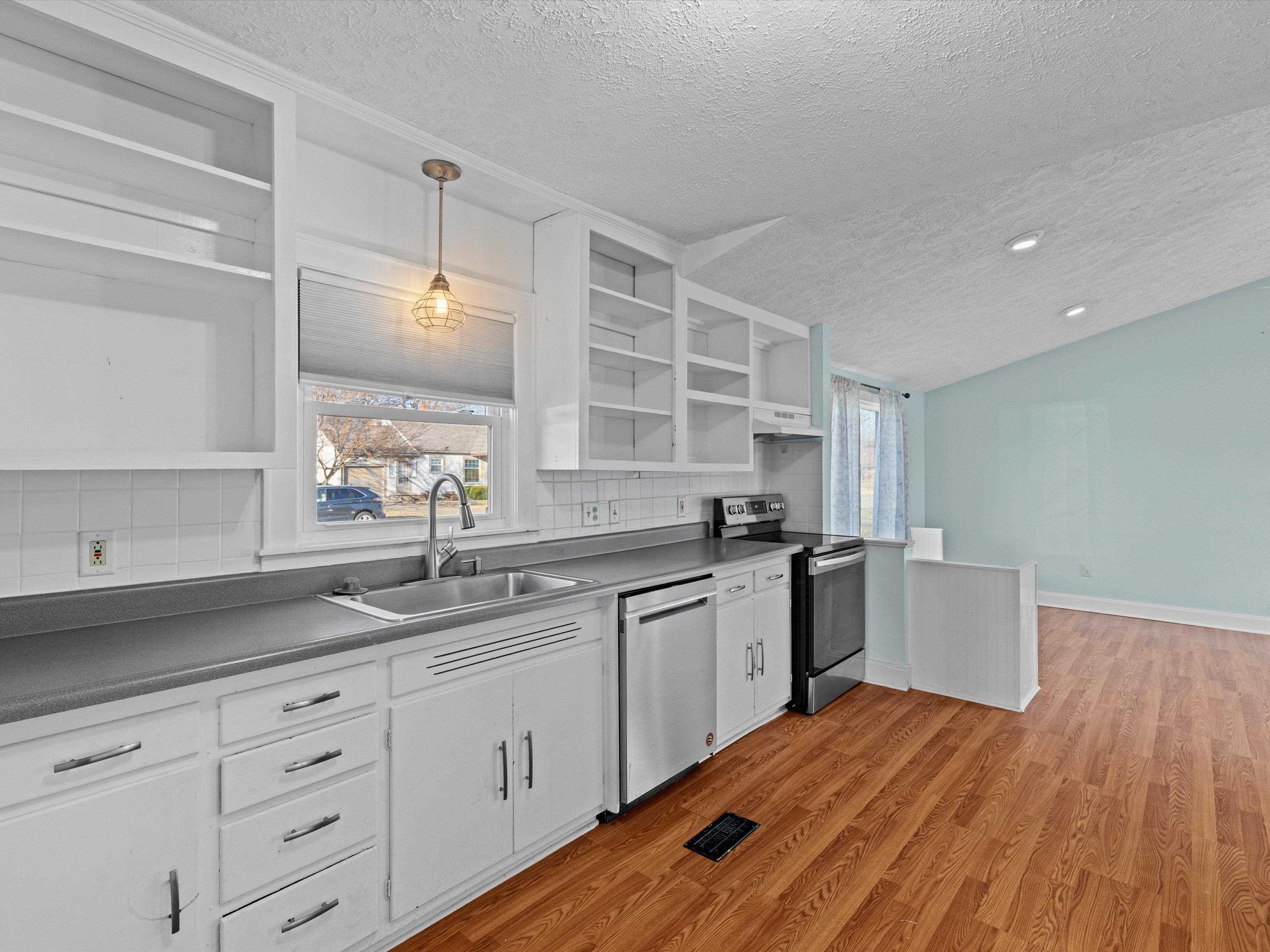 914 Maple Ave, Owensboro, Kentucky 42301, 2 Bedrooms Bedrooms, ,1 BathroomBathrooms,Single Family Residence,For Sale,Maple Ave,93891