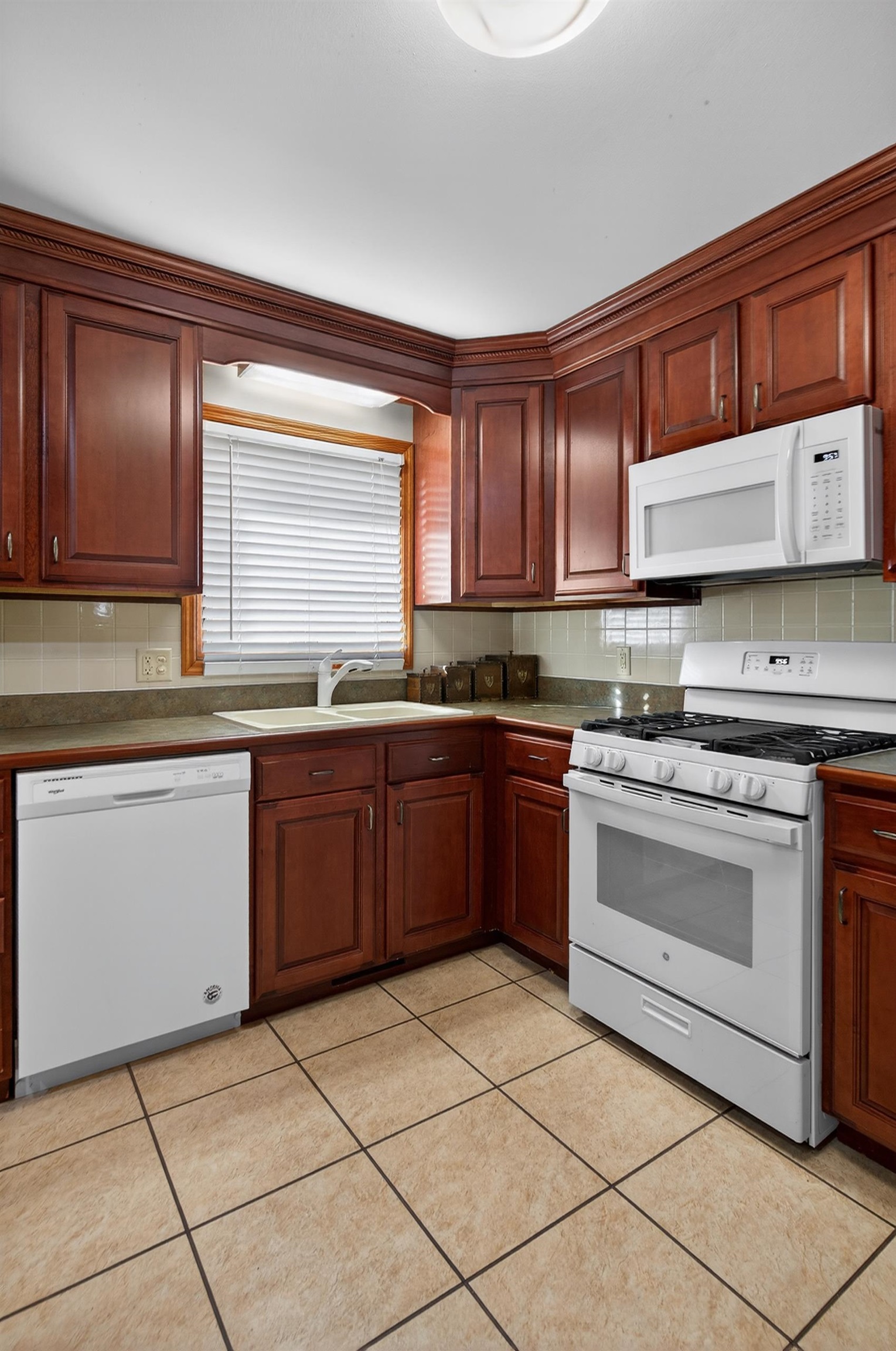 2303 Chateaugay Loop, Owensboro, Kentucky 42301, 3 Bedrooms Bedrooms, ,2 BathroomsBathrooms,Single Family Residence,For Sale,Chateaugay Loop,93892