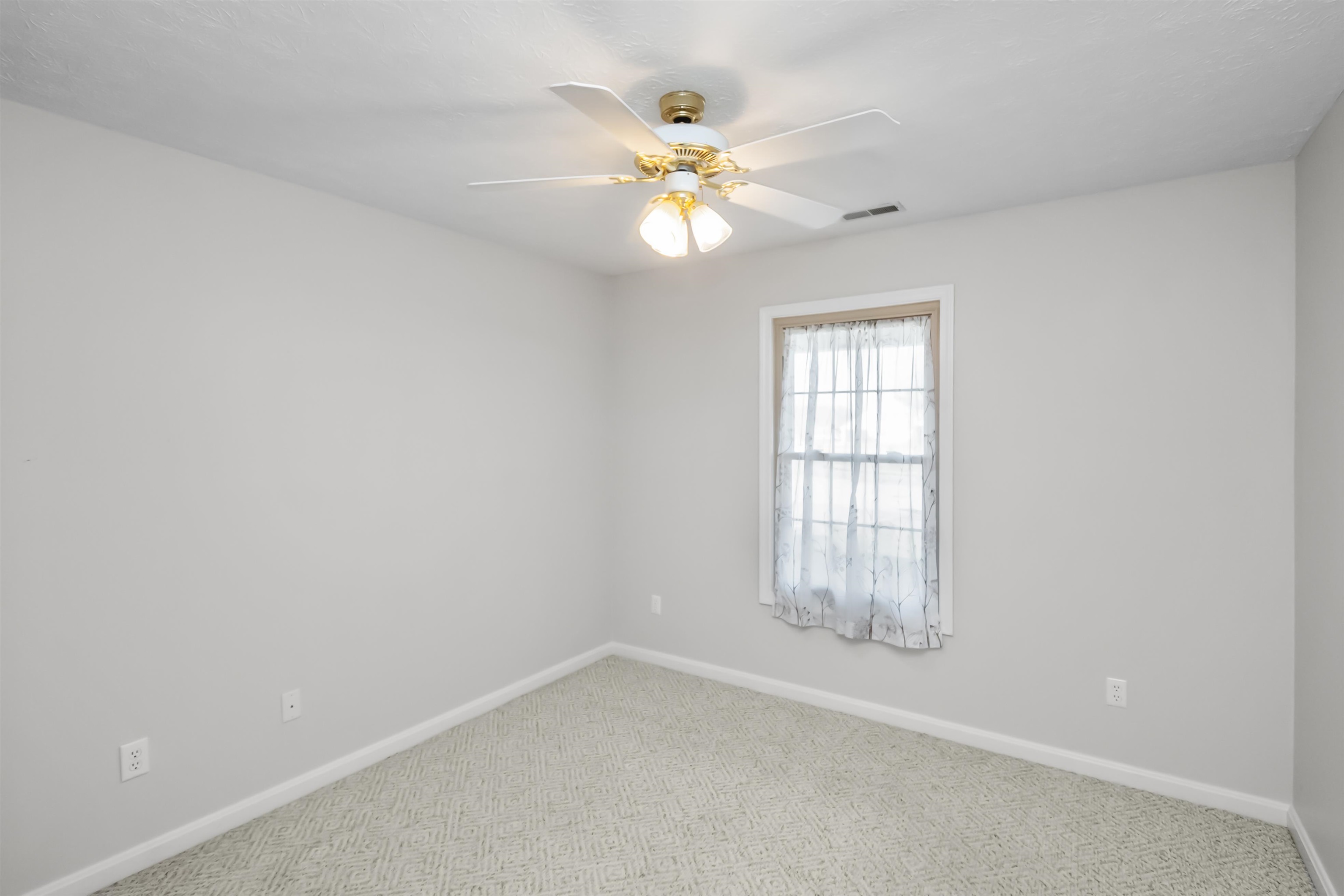 3124 Harness Loop, Owensboro, Kentucky 42303, 3 Bedrooms Bedrooms, ,2 BathroomsBathrooms,Single Family Residence,For Sale,Harness Loop,93895