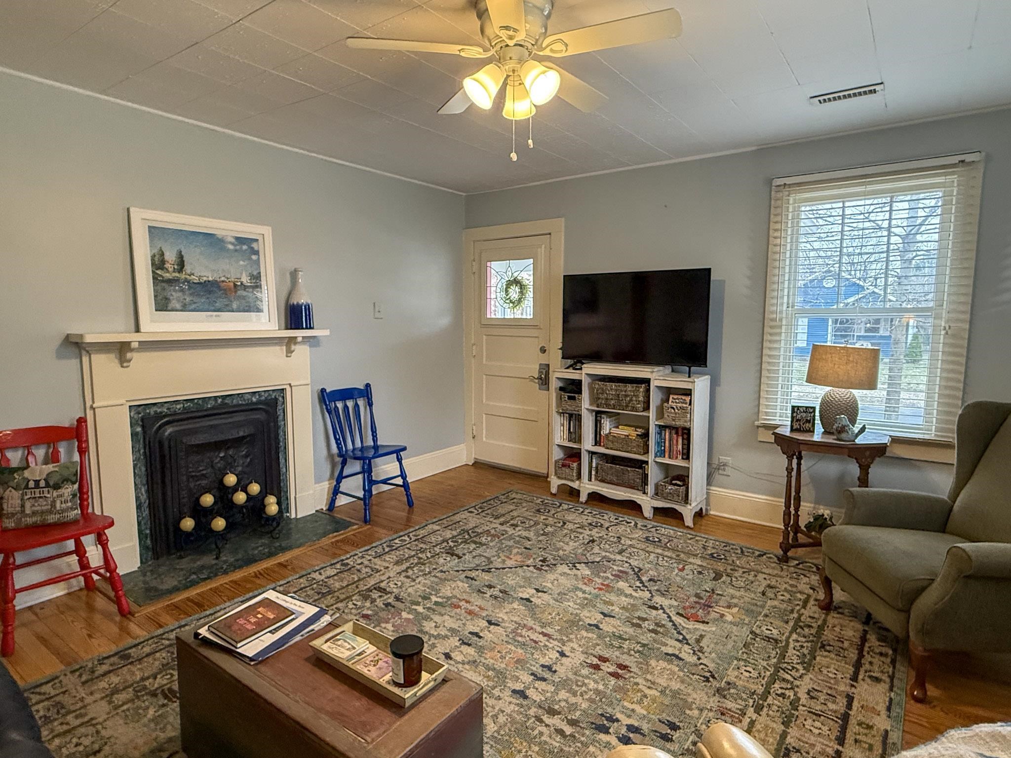 25 Maple Street, Owensboro, Kentucky 42301, 3 Bedrooms Bedrooms, ,2 BathroomsBathrooms,Single Family Residence,For Sale,Maple Street,93897