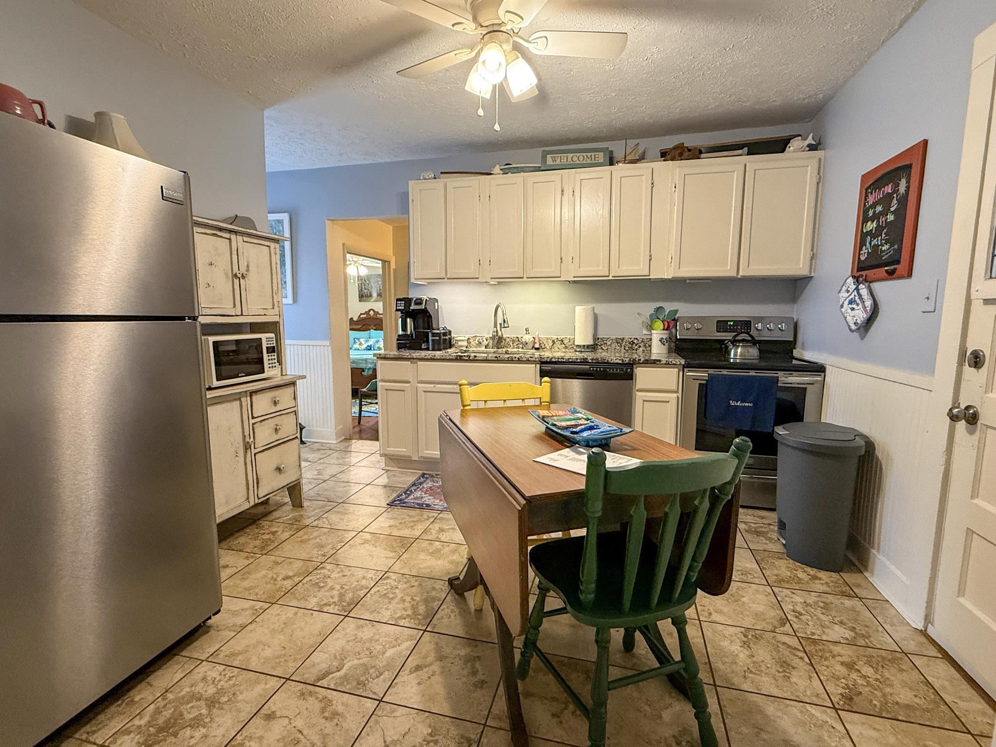 25 Maple Street, Owensboro, Kentucky 42301, 3 Bedrooms Bedrooms, ,2 BathroomsBathrooms,Single Family Residence,For Sale,Maple Street,93897