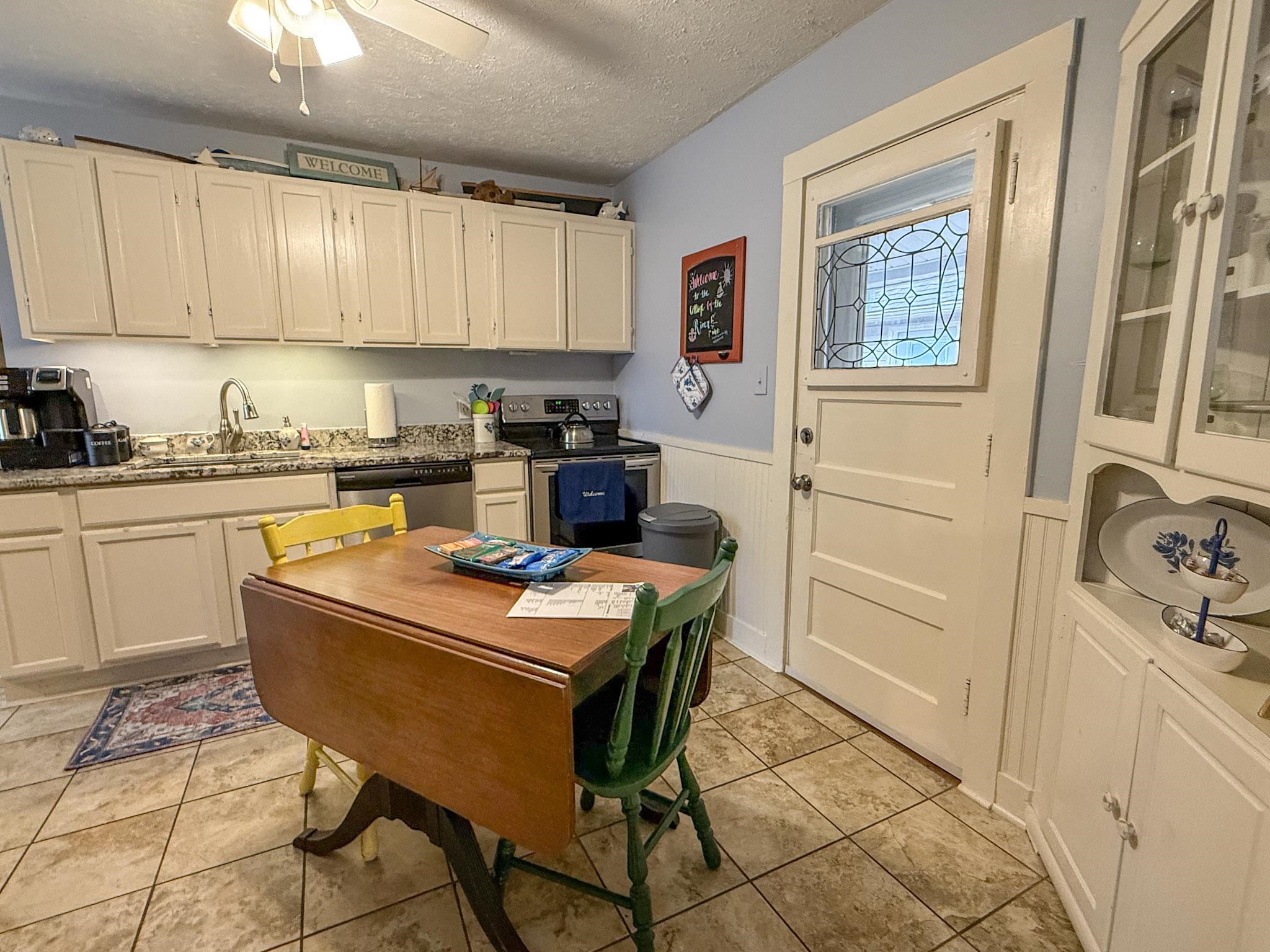 25 Maple Street, Owensboro, Kentucky 42301, 3 Bedrooms Bedrooms, ,2 BathroomsBathrooms,Single Family Residence,For Sale,Maple Street,93897