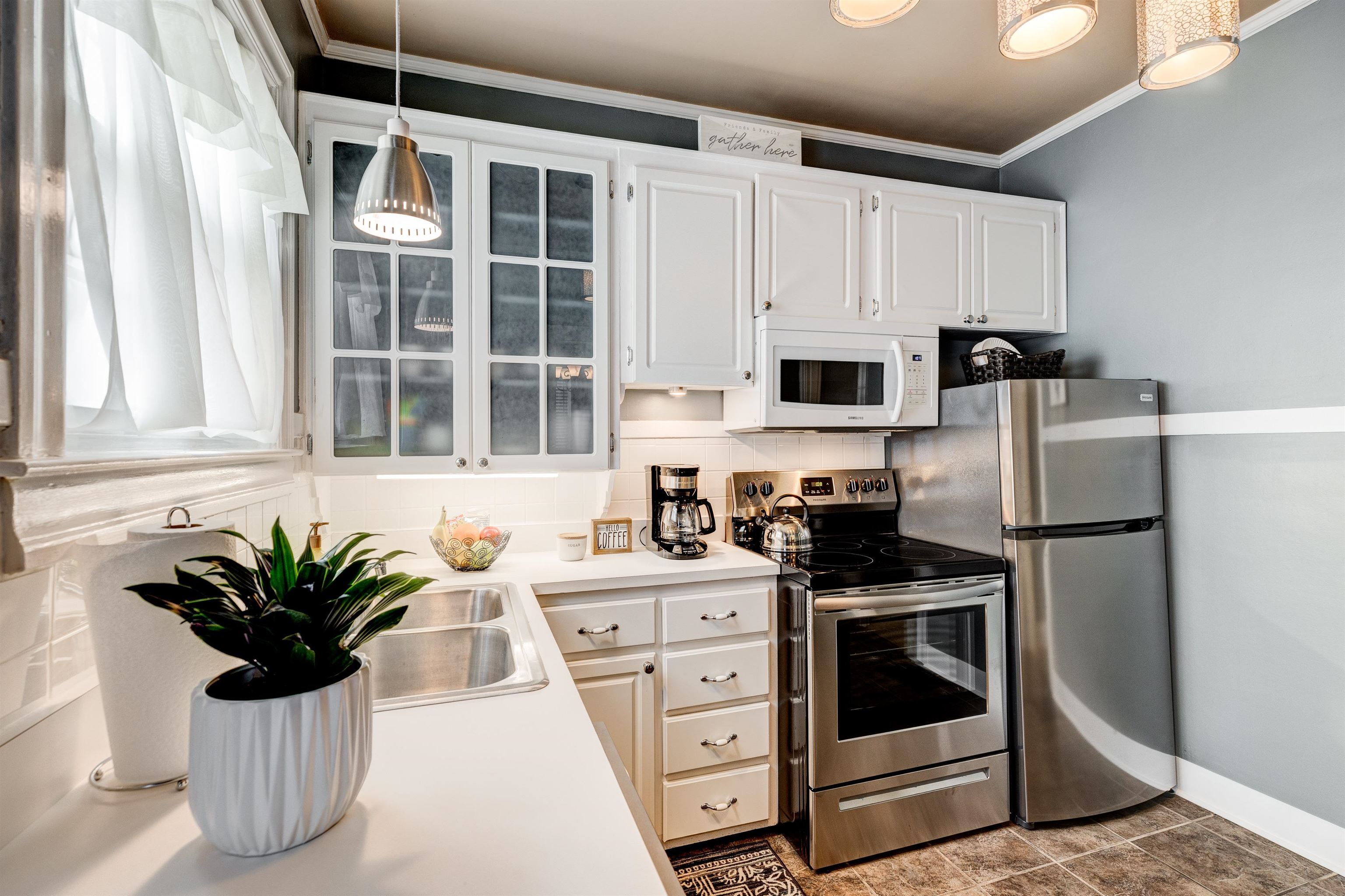 2212 Locust Street, Owensboro, Kentucky 42301, 3 Bedrooms Bedrooms, ,2 BathroomsBathrooms,Single Family Residence,For Sale,Locust Street,93902