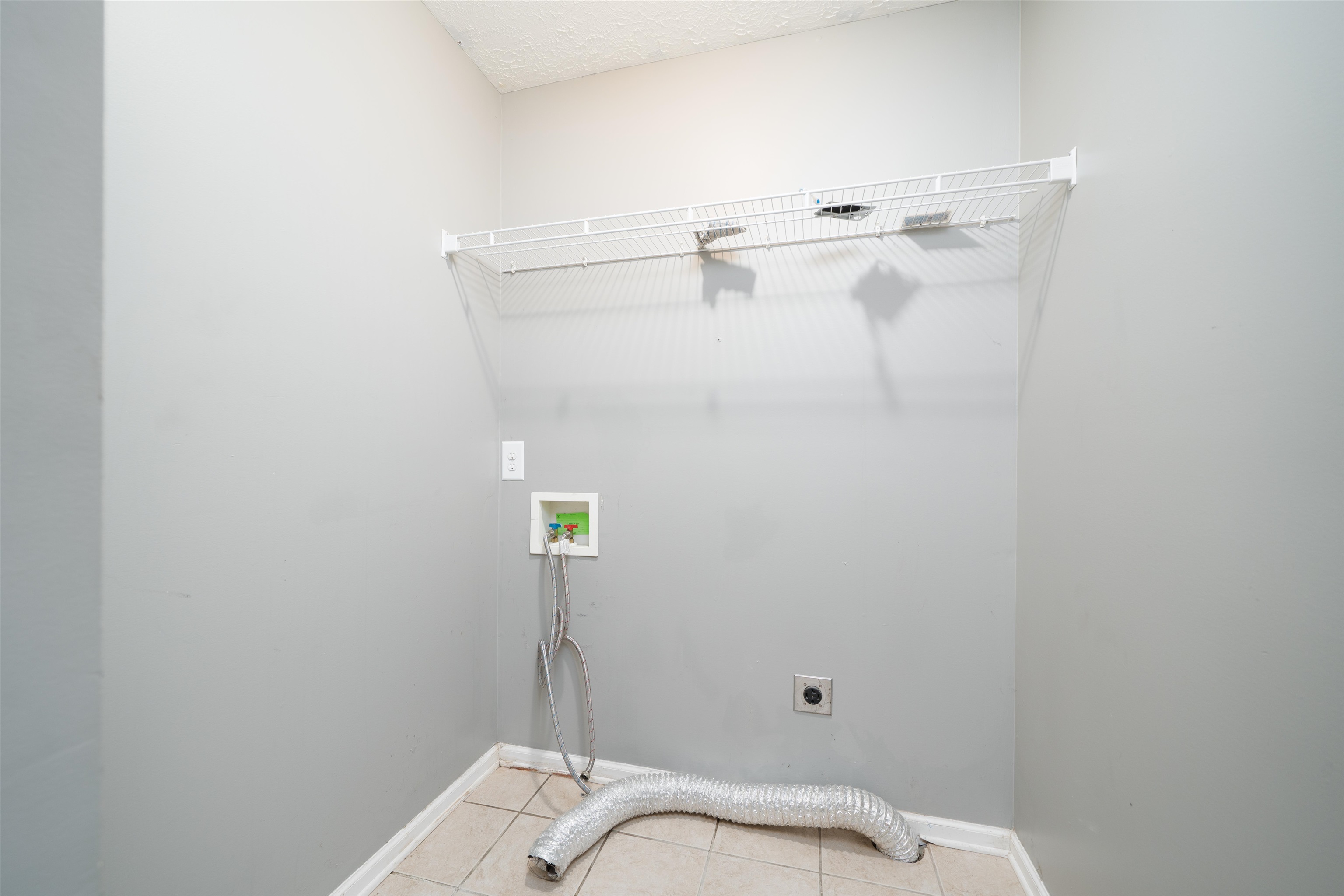 1620 Fogle Rd, Owensboro, Kentucky 42301, 3 Bedrooms Bedrooms, ,2 BathroomsBathrooms,Single Family Residence,For Sale,Fogle Rd,93917